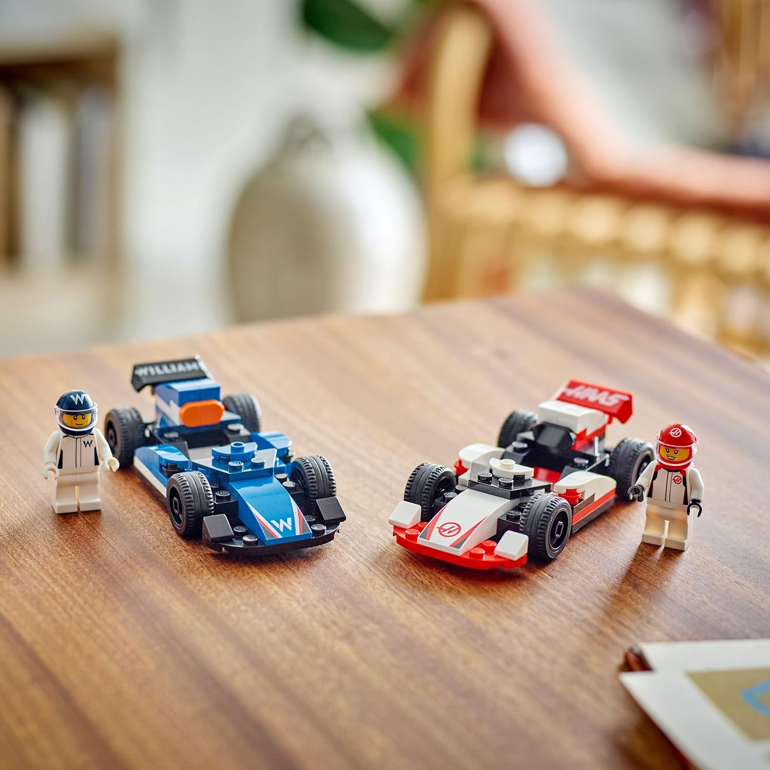 Конструктор LEGO City Williams Racing и Haas 92 дет. - фото 5