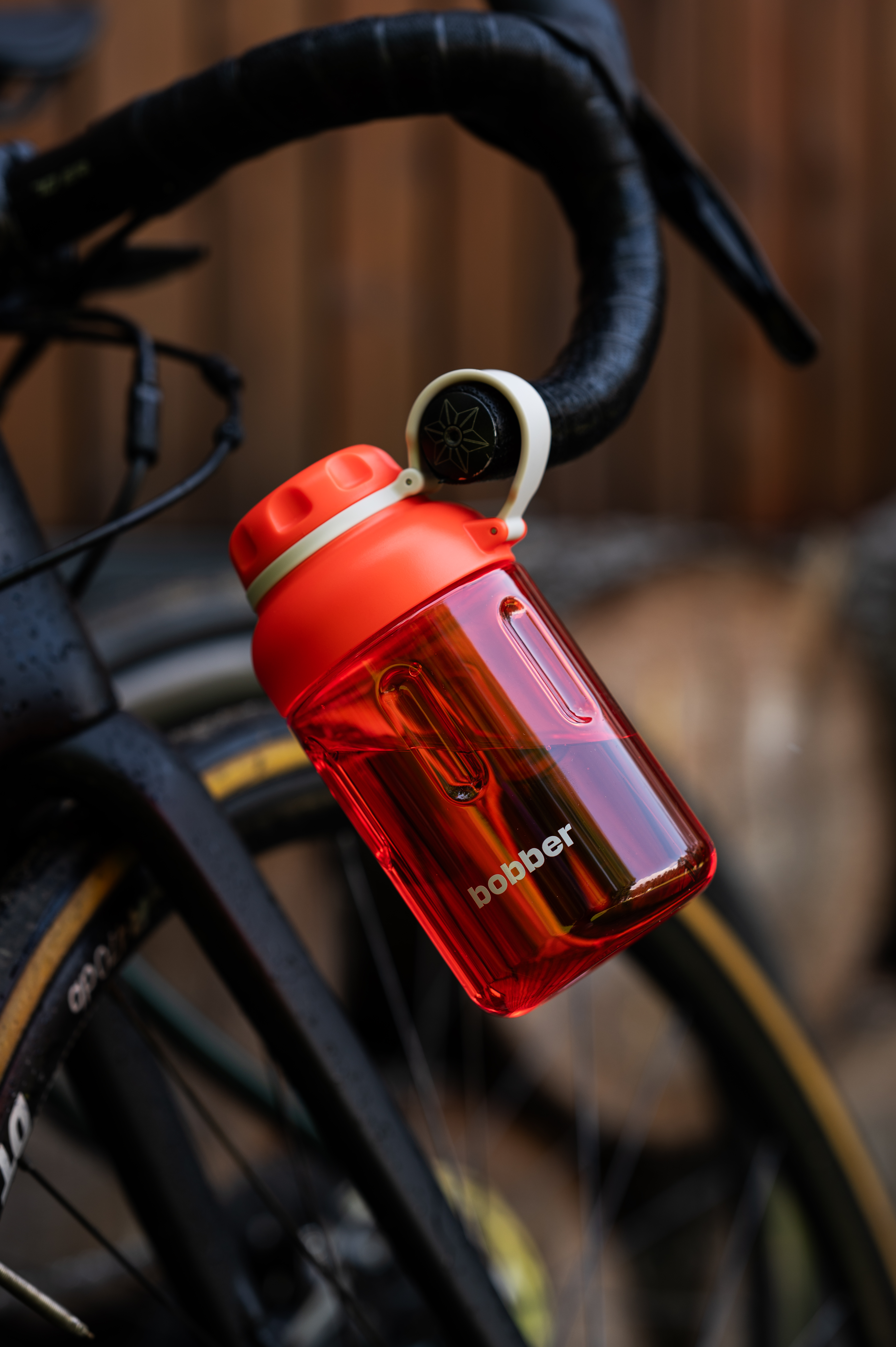 Бутылка Bobber Tritan красный 590 мл - фото 11