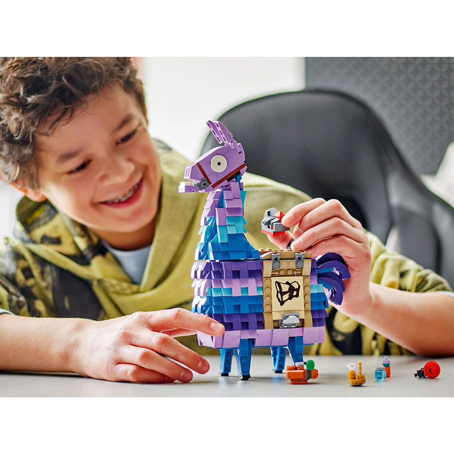 Конструктор LEGO Fortnite Лама с добычей 691 дет. - фото 9