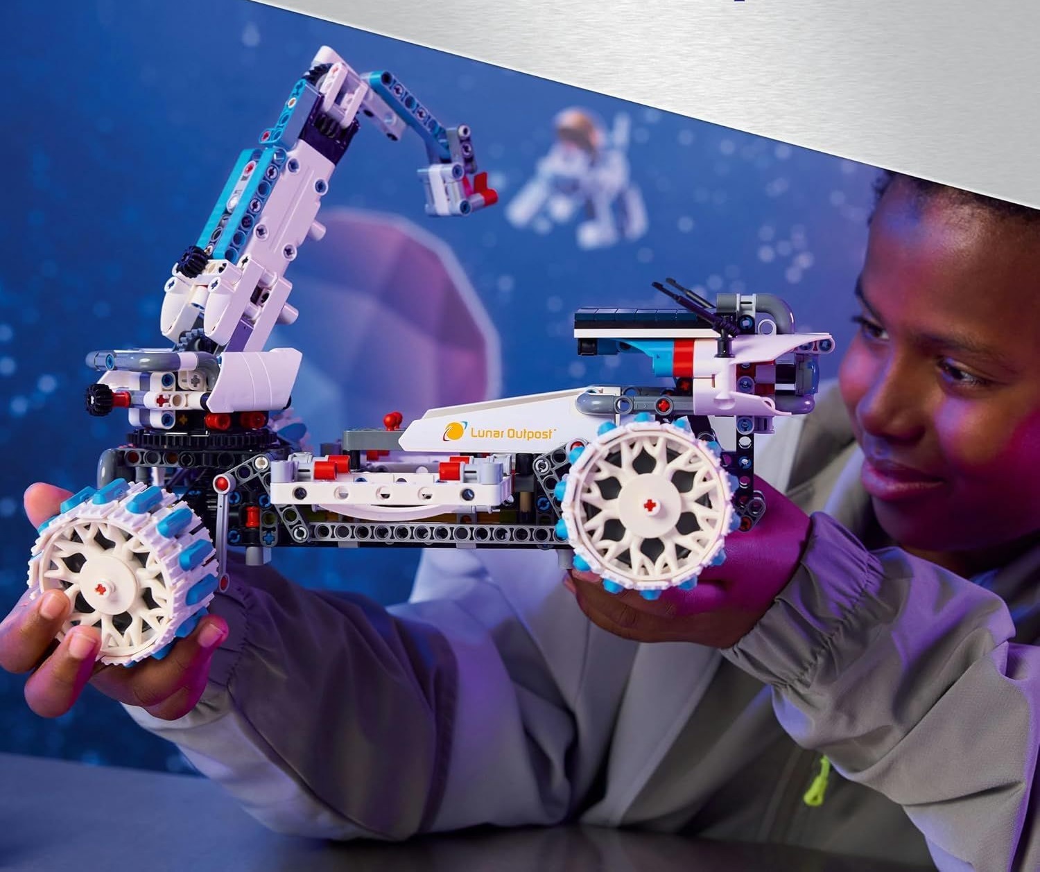 Конструктор LEGO Technic Lunar Outpost Moon Rover 1082 дет. - фото 8
