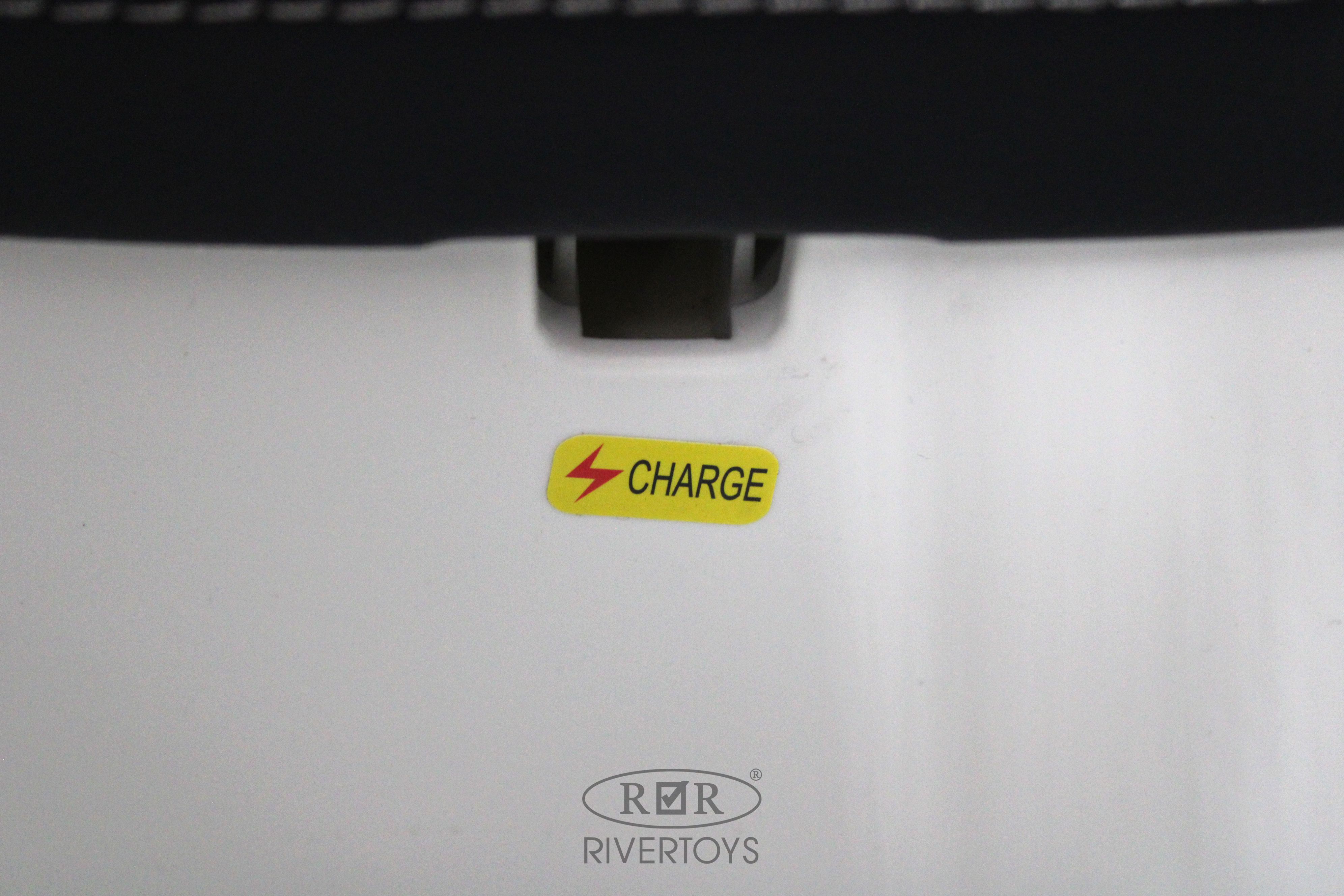 Электромобиль RIVERTOYS Y999YY-WHITE С пультом ДУ - фото 13