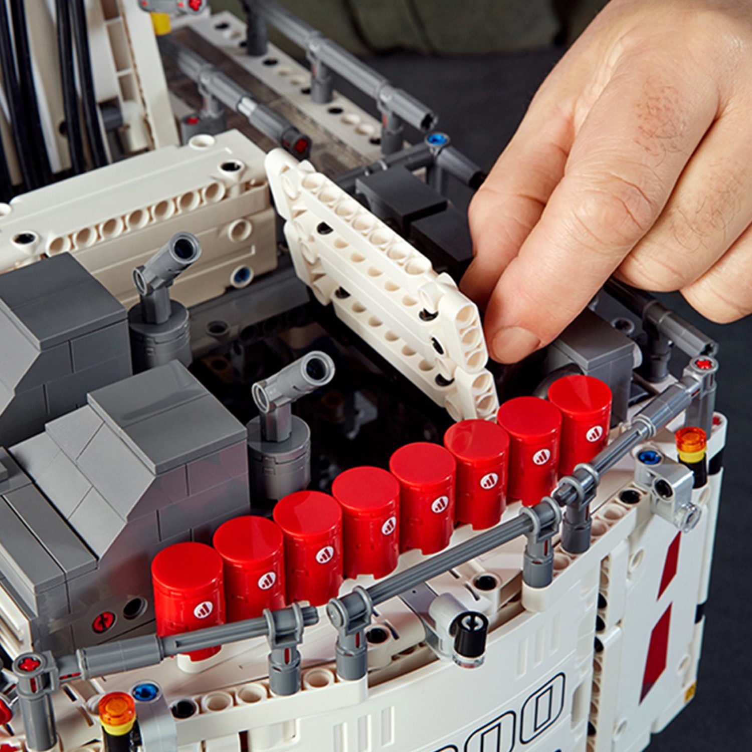 Конструктор LEGO Technic Экскаватор Liebherr R блочный - фото 13