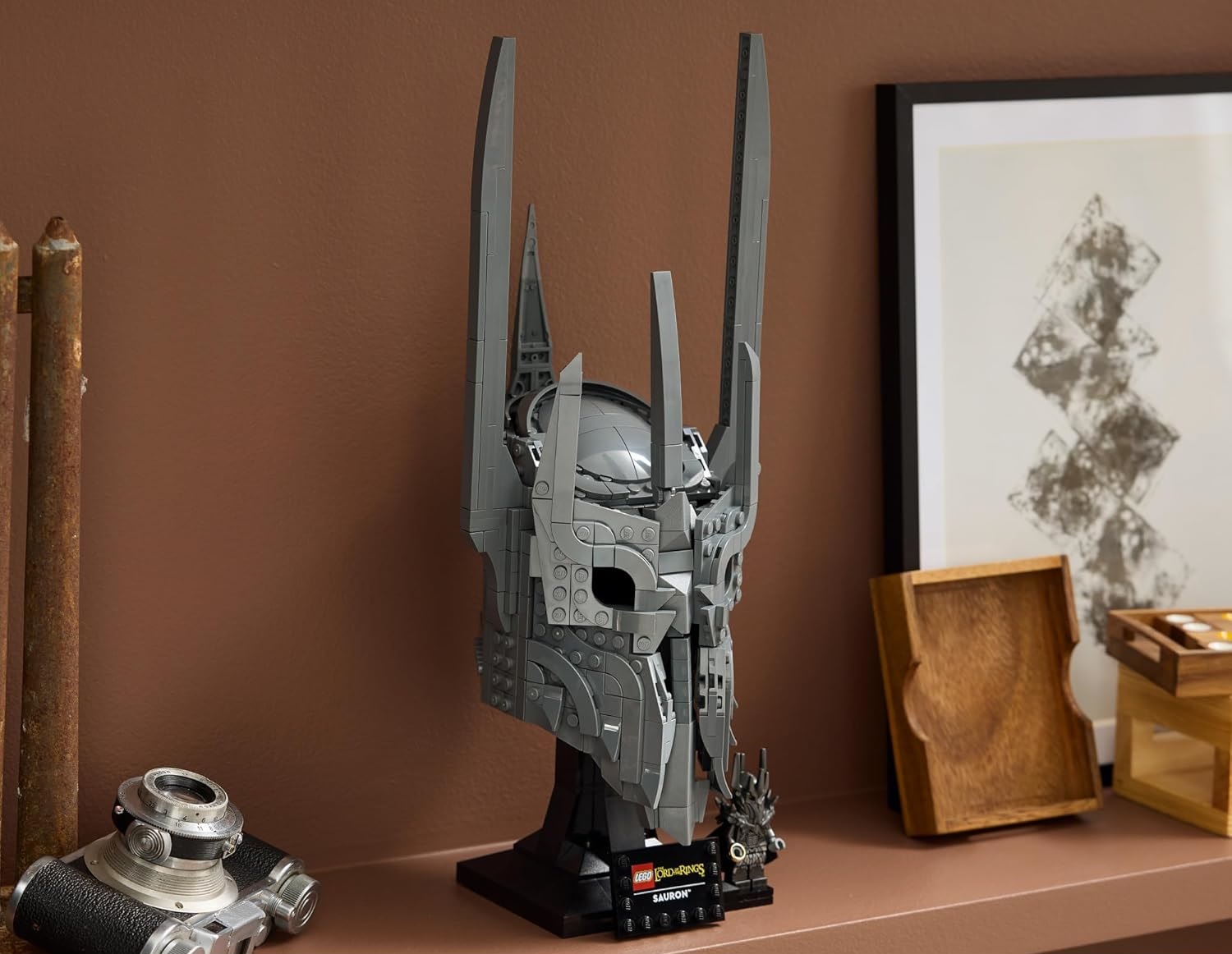 Конструктор LEGO Icons Шлем Саурона 538 дет. - фото 4