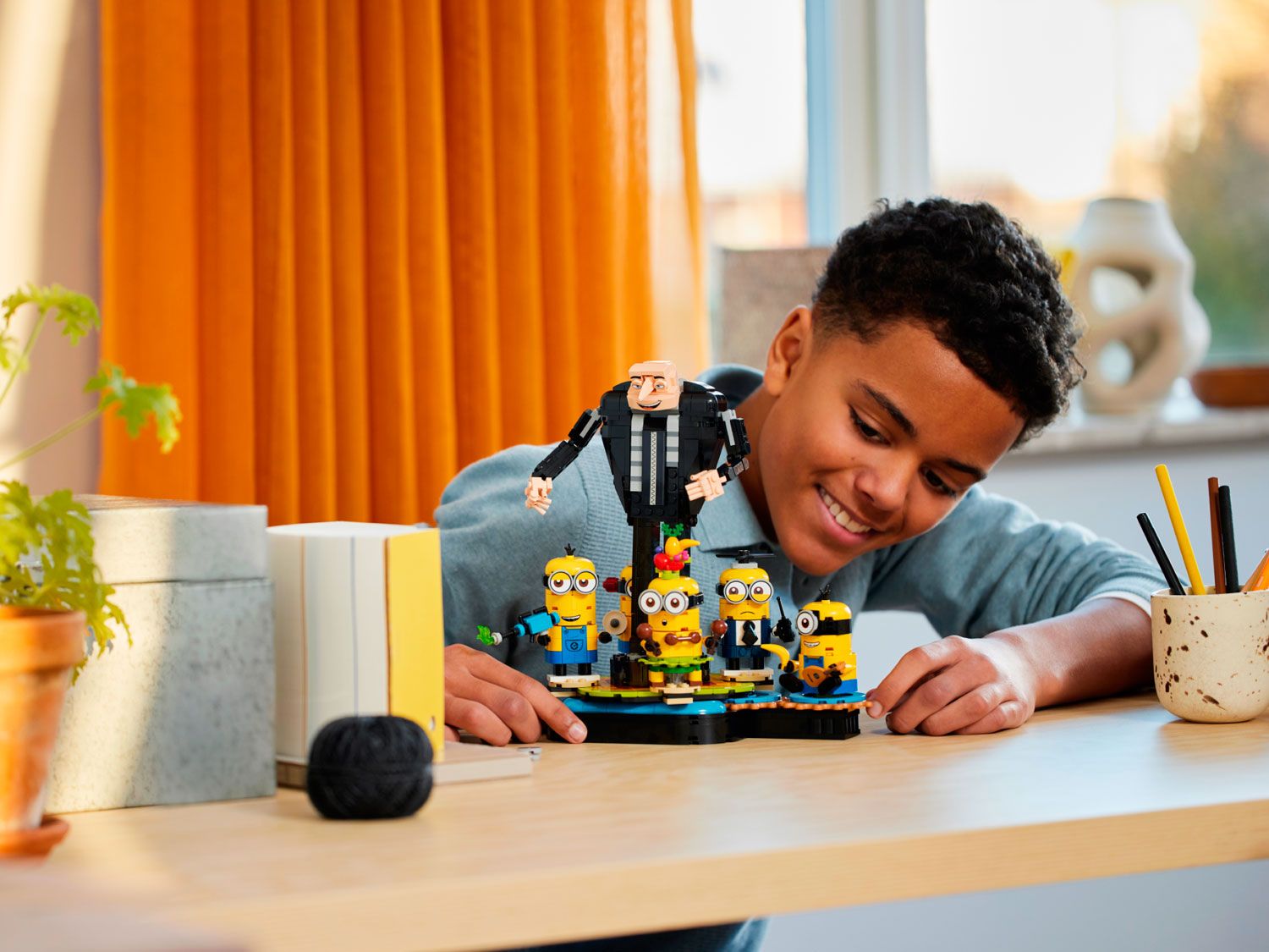 Конструктор LEGO Minions Грю и миньоны 839 дет. - фото 6