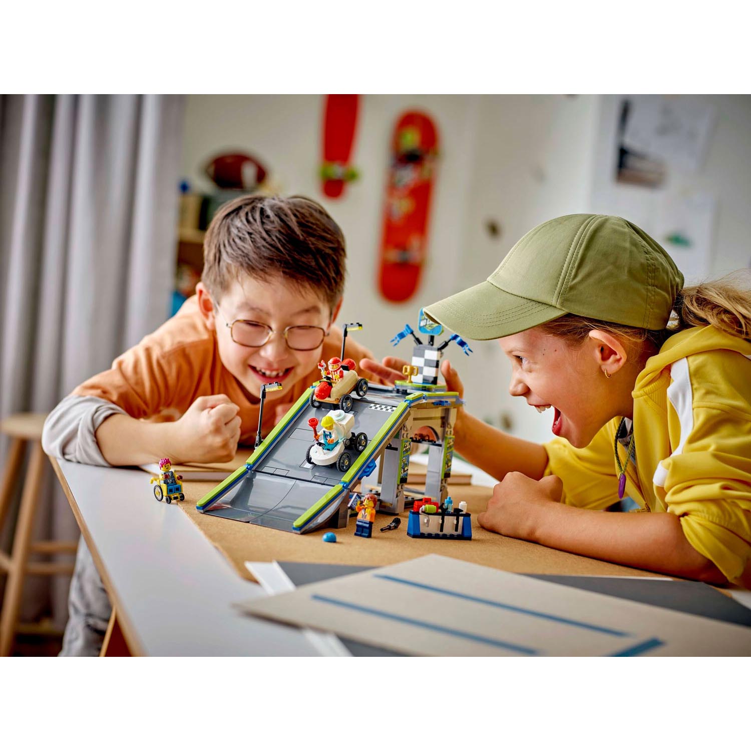 Конструктор LEGO City 1800 дет. - фото 8