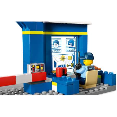 Конструктор LEGO City Побег из полицейского участка блочный