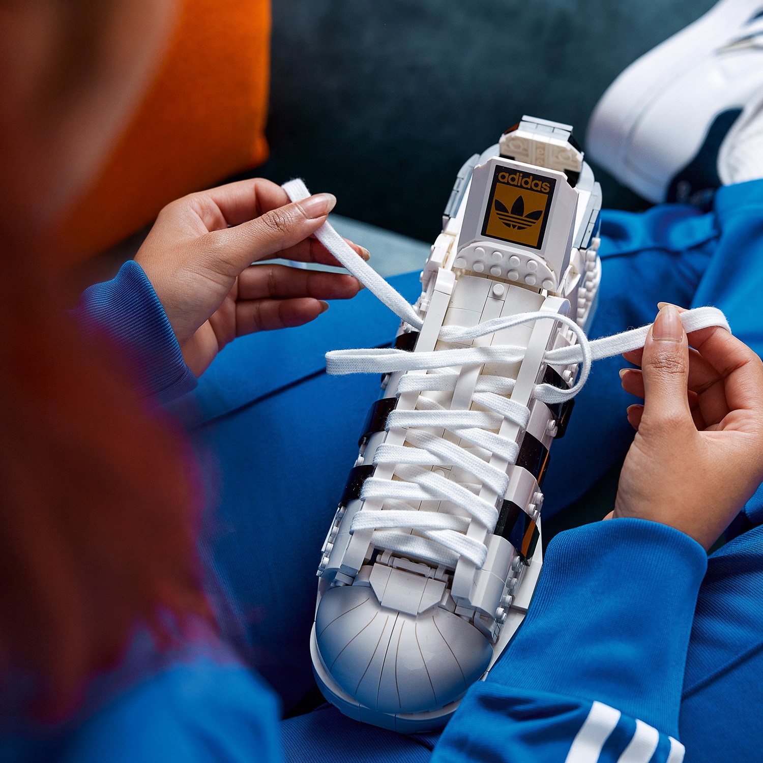 Конструктор LEGO Icons Кроссовки adidas Originals - фото 8