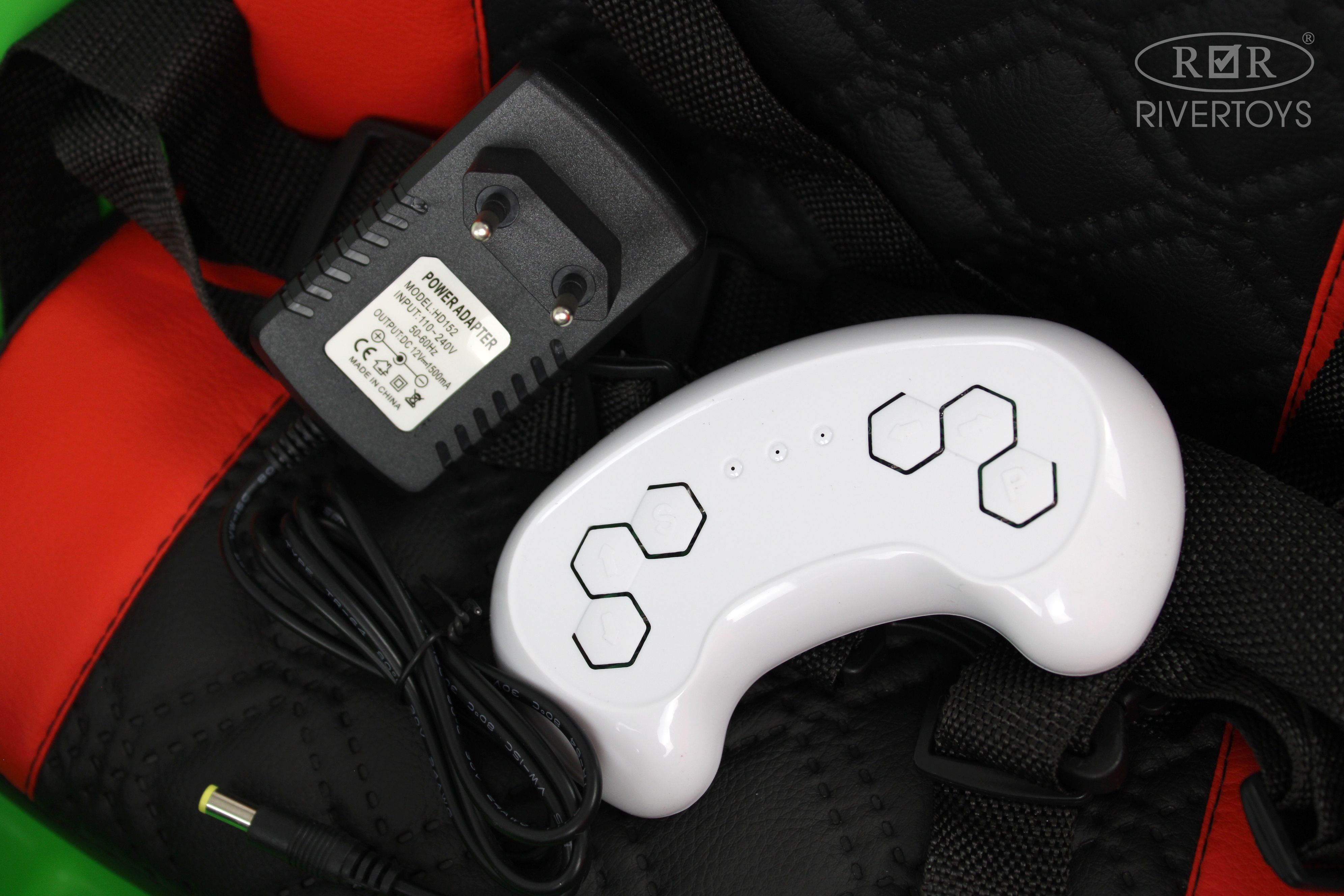 Электромобиль RIVERTOYS F444FF-GREEN С пультом ДУ - фото 24