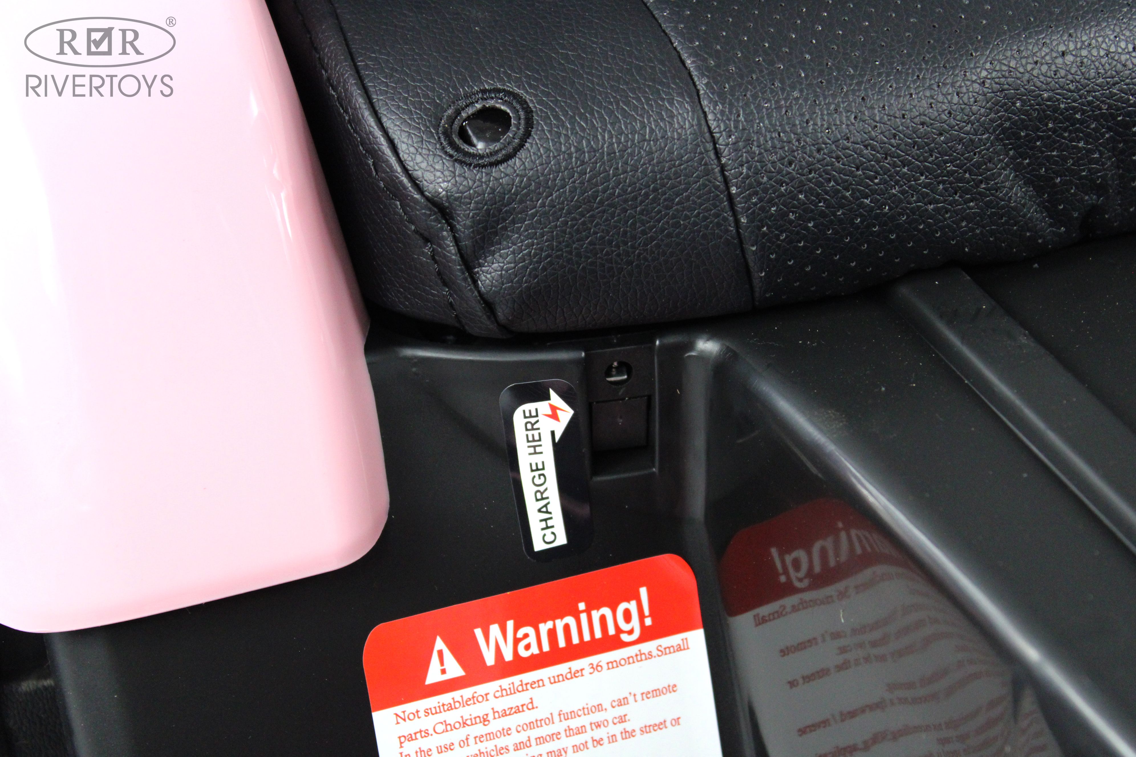 Электромобиль RIVERTOYS O555OO-PINK С пультом ДУ - фото 16