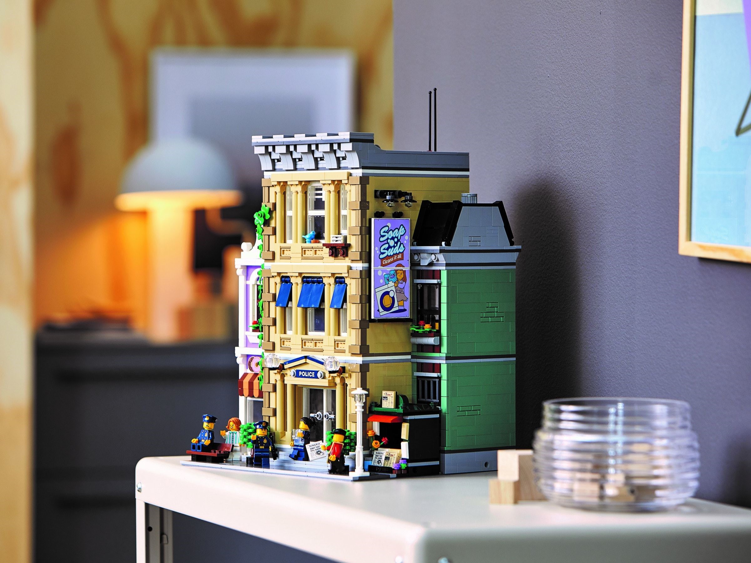 Конструктор LEGO Icons 10278 2923 дет. - фото 23