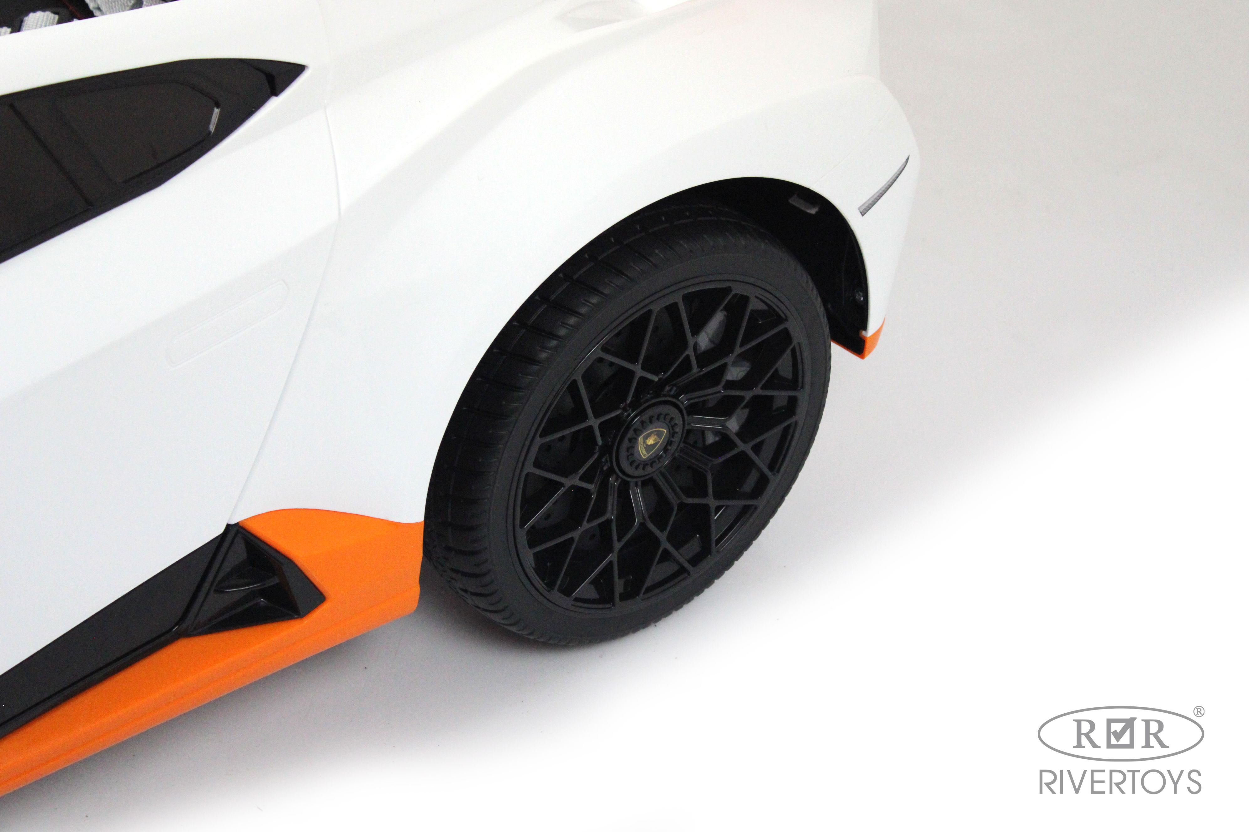 Электромобиль RIVERTOYS Lamborghini E888EE-WHITE С пультом ДУ - фото 13