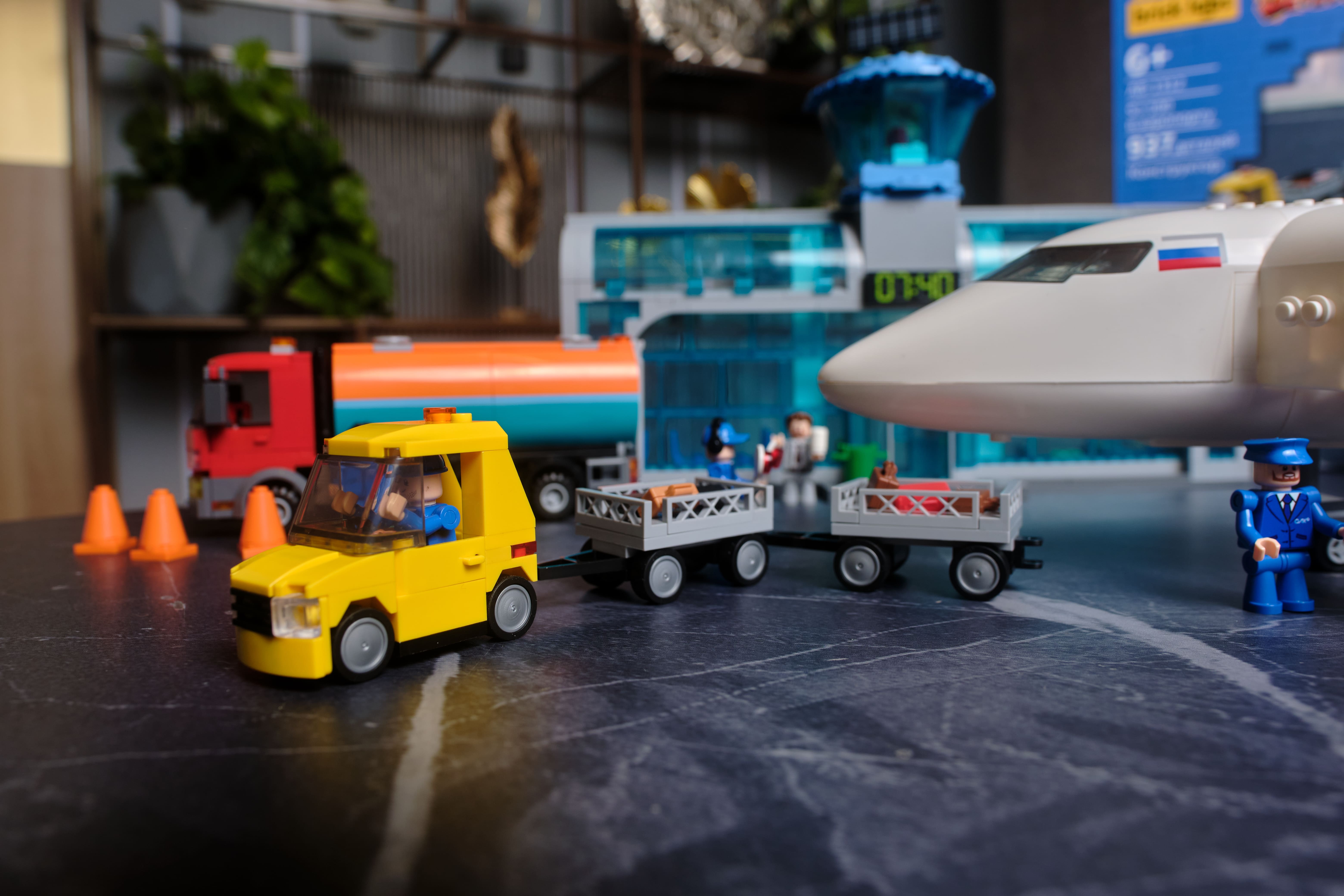 Конструктор brick labs City SJ-100 в аэропорту 939 дет. - фото 18