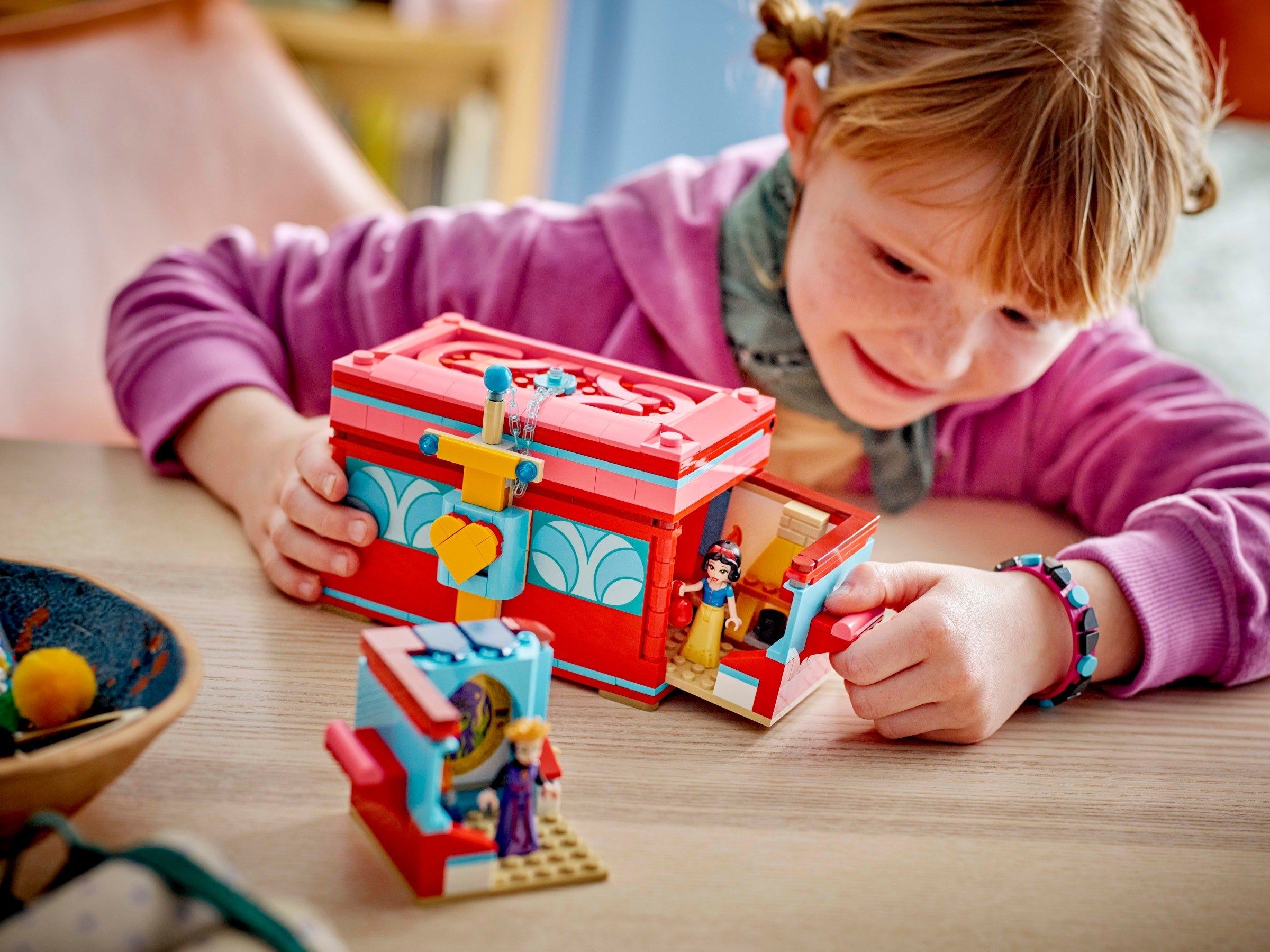 Конструктор LEGO Disney Princess Шкатулка для драгоценностей 358 дет. - фото 9