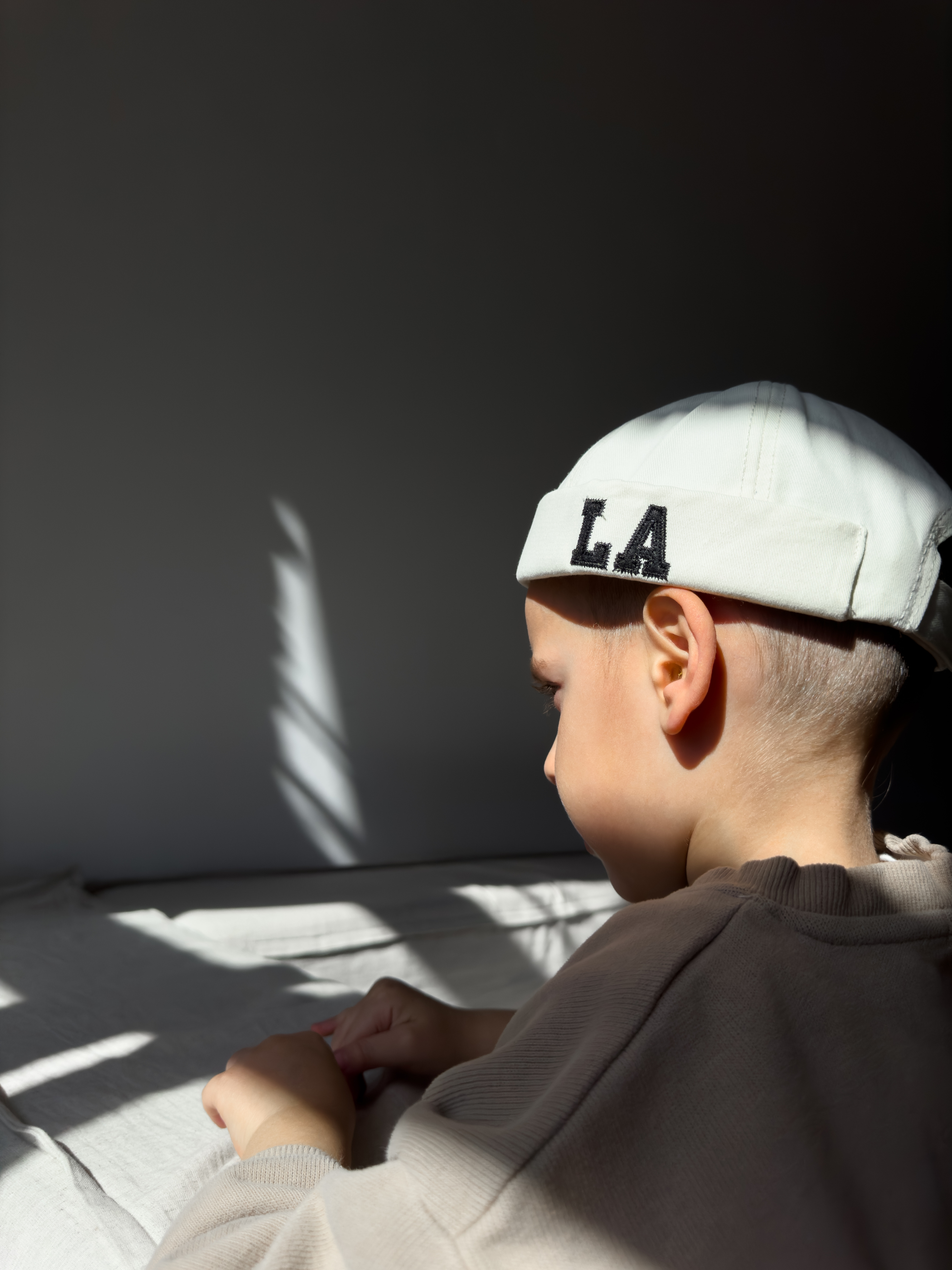 Шапка OZITI KIDS ok010221/белый - фото 6