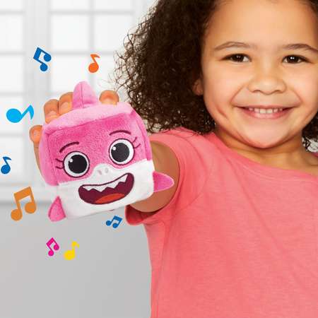 Плюшевый кубик Wow Wee Музыкальный Мама акула Baby Shark 61502