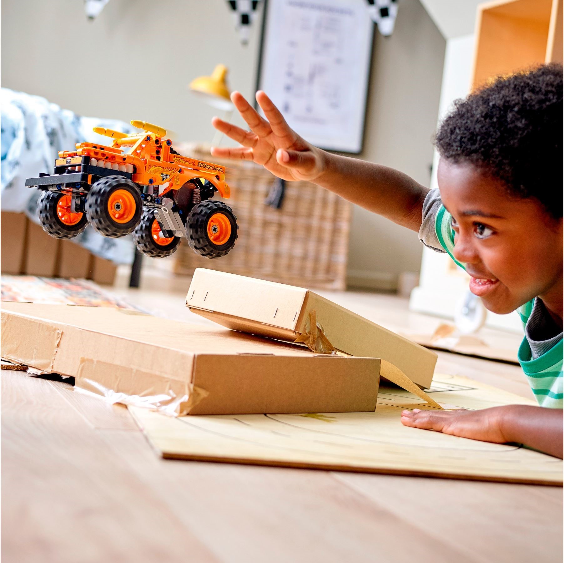 Конструктор LEGO Technic 42135 247 дет. - фото 7
