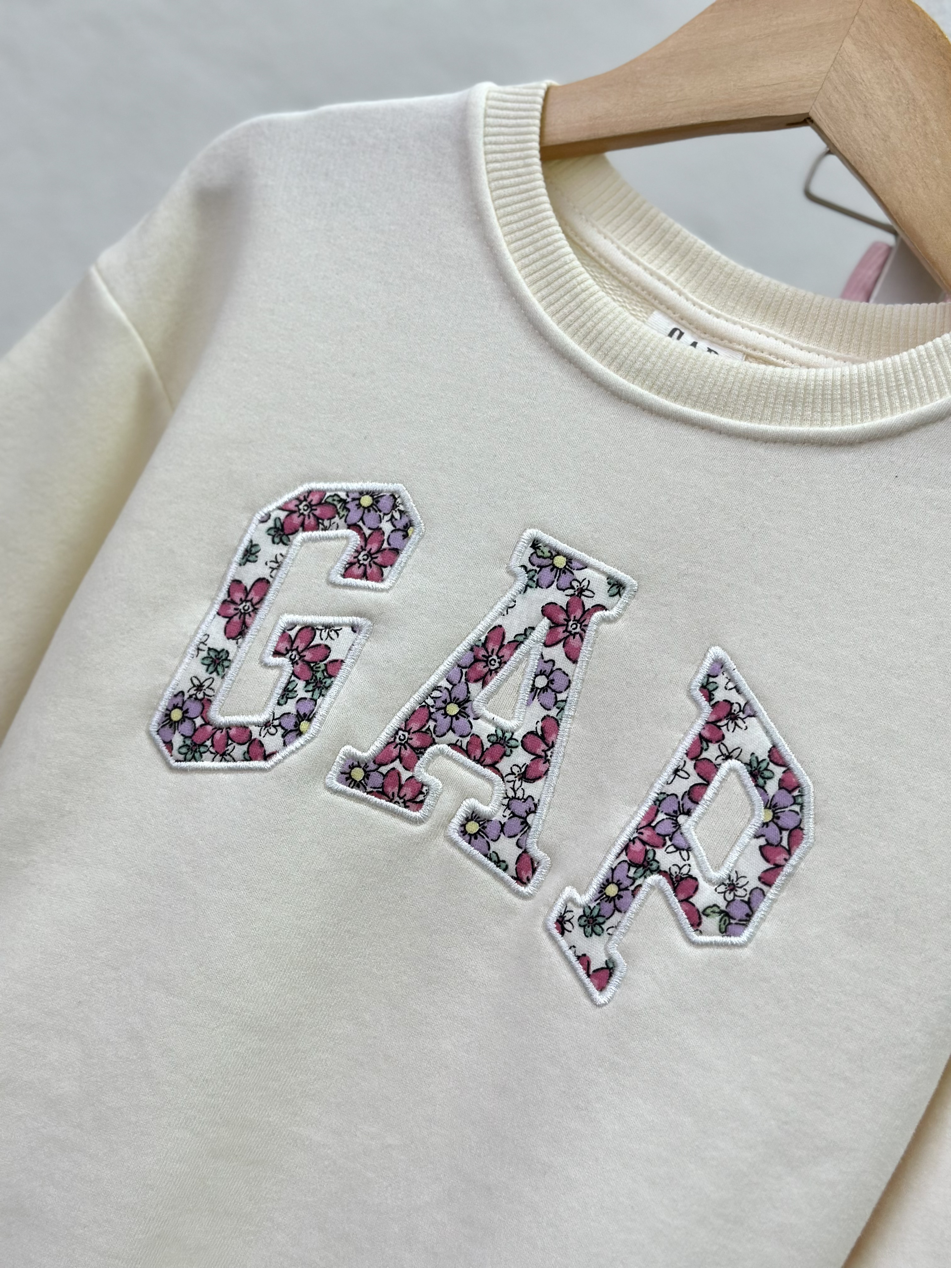 Свитшот и брюки Zara гап сердечки 2025 - фото 10