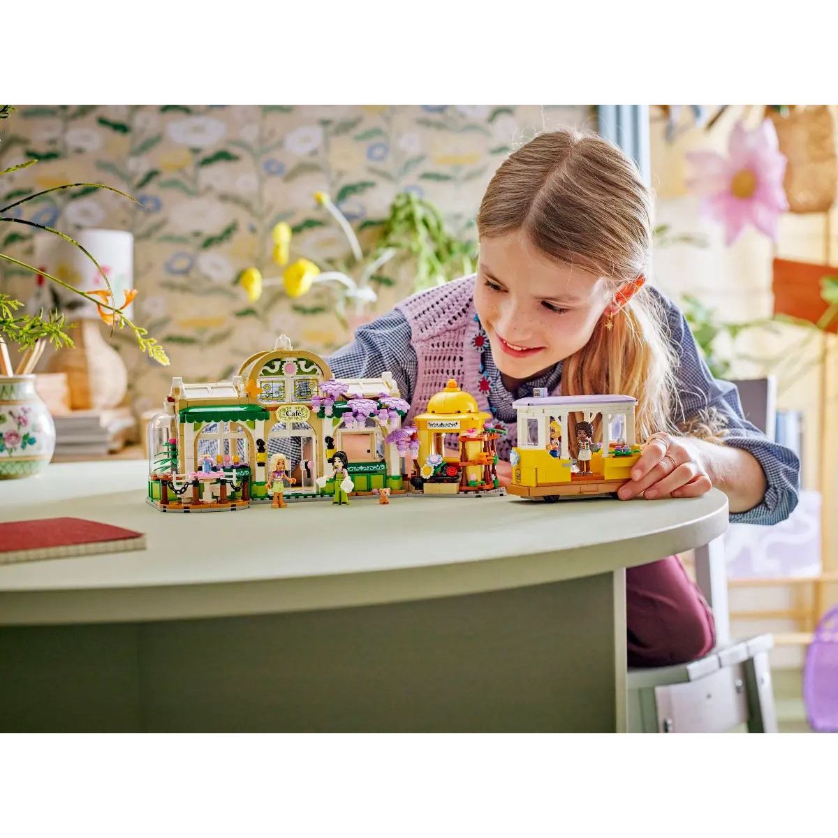 Конструктор LEGO Friends Кафе растений 1138 дет. - фото 10