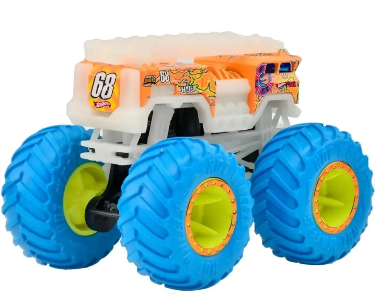 Автомобиль Hot Wheels Monster Trucks 5 Alarm 1:64 JFX10 - фото 3