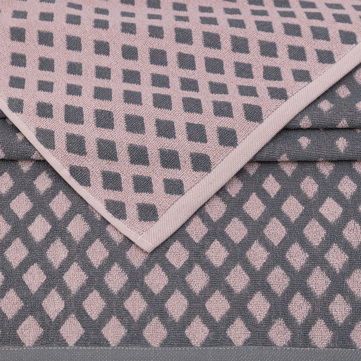 Изображение товара Полотенце BRAVO Фьюжн 130x70 см махровое из хлопка с геометрическим дизайном