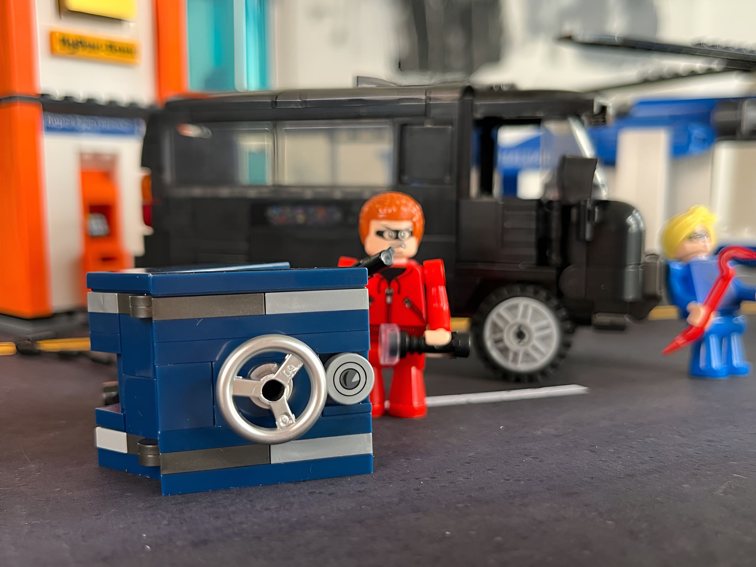 Конструктор brick labs Ограбление банка 800 дет. - фото 4