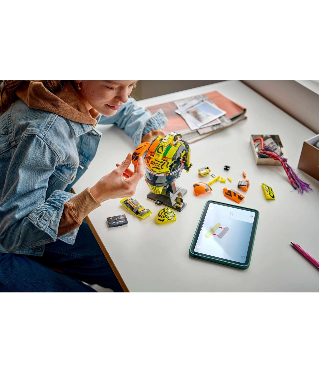 Конструктор LEGO Editions Шлем Ландо Норриса 884 дет. - фото 19