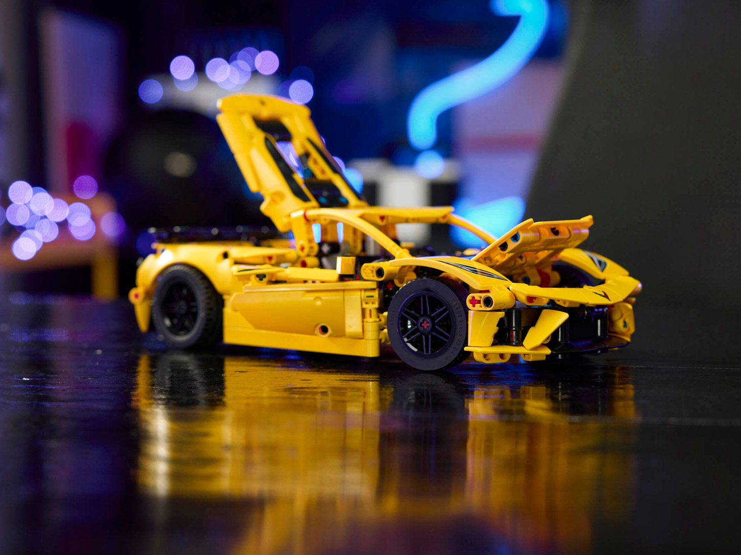 Конструктор LEGO Technic Chevrolet Corvette Stingray 732 дет. - фото 10
