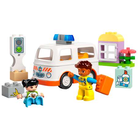Конструктор LEGO DUPLO Скорая помощь и водитель 19 дет.