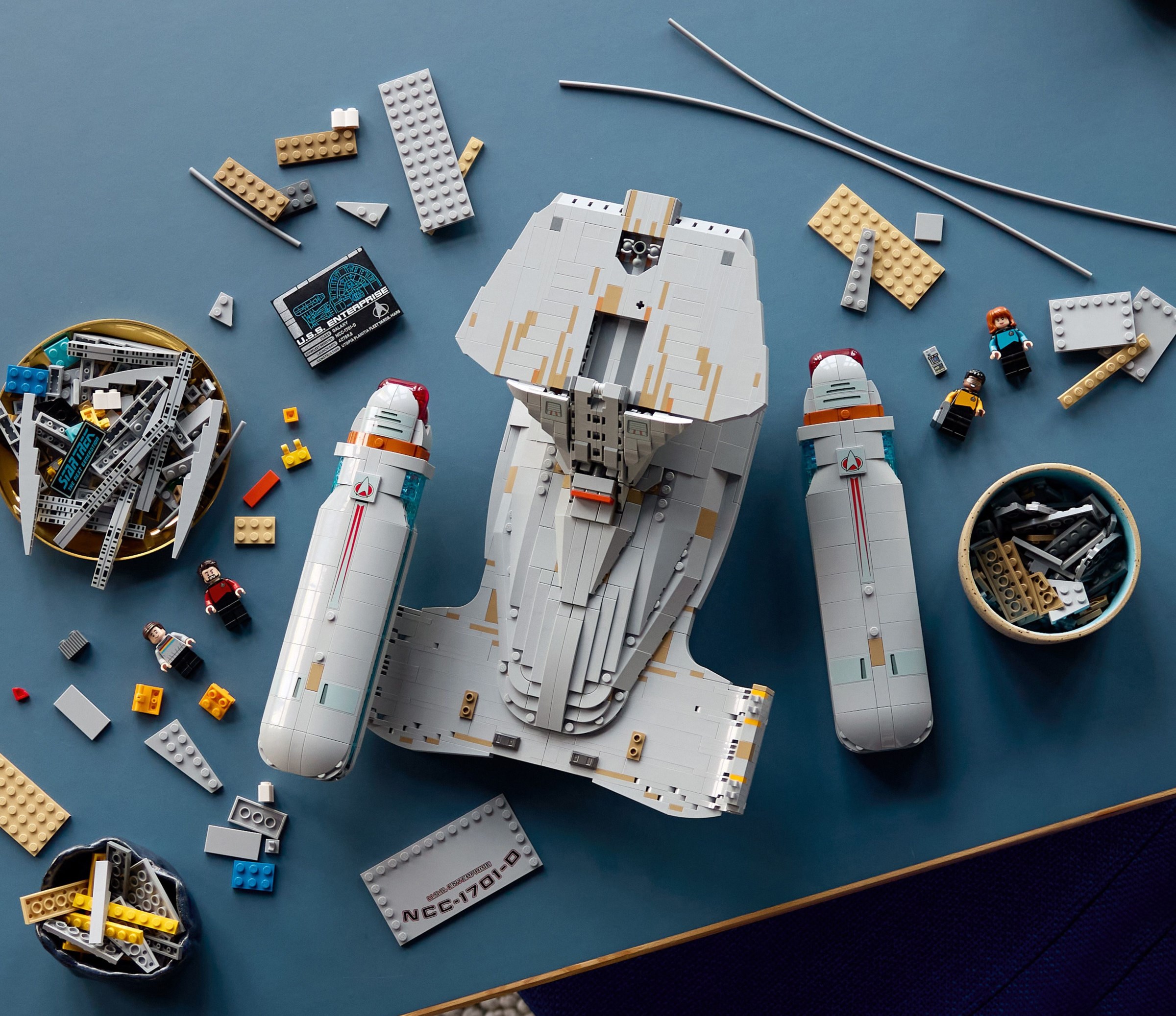 Конструктор LEGO Icons 10356 3600 дет. - фото 9