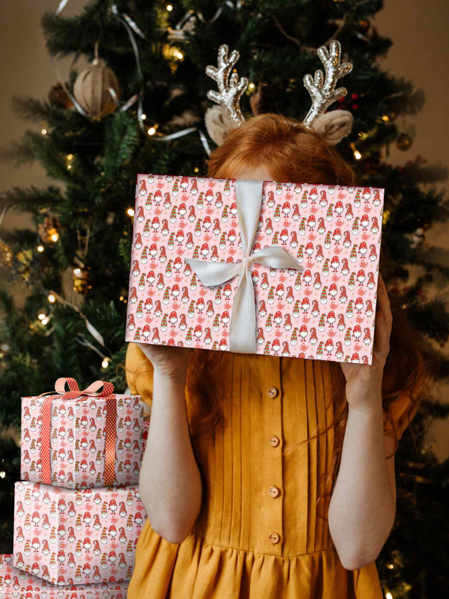 Упаковочная бумага Золотая сказка для новогодних подарков в рулоне 70 см х 10 м Гномики - фото 4