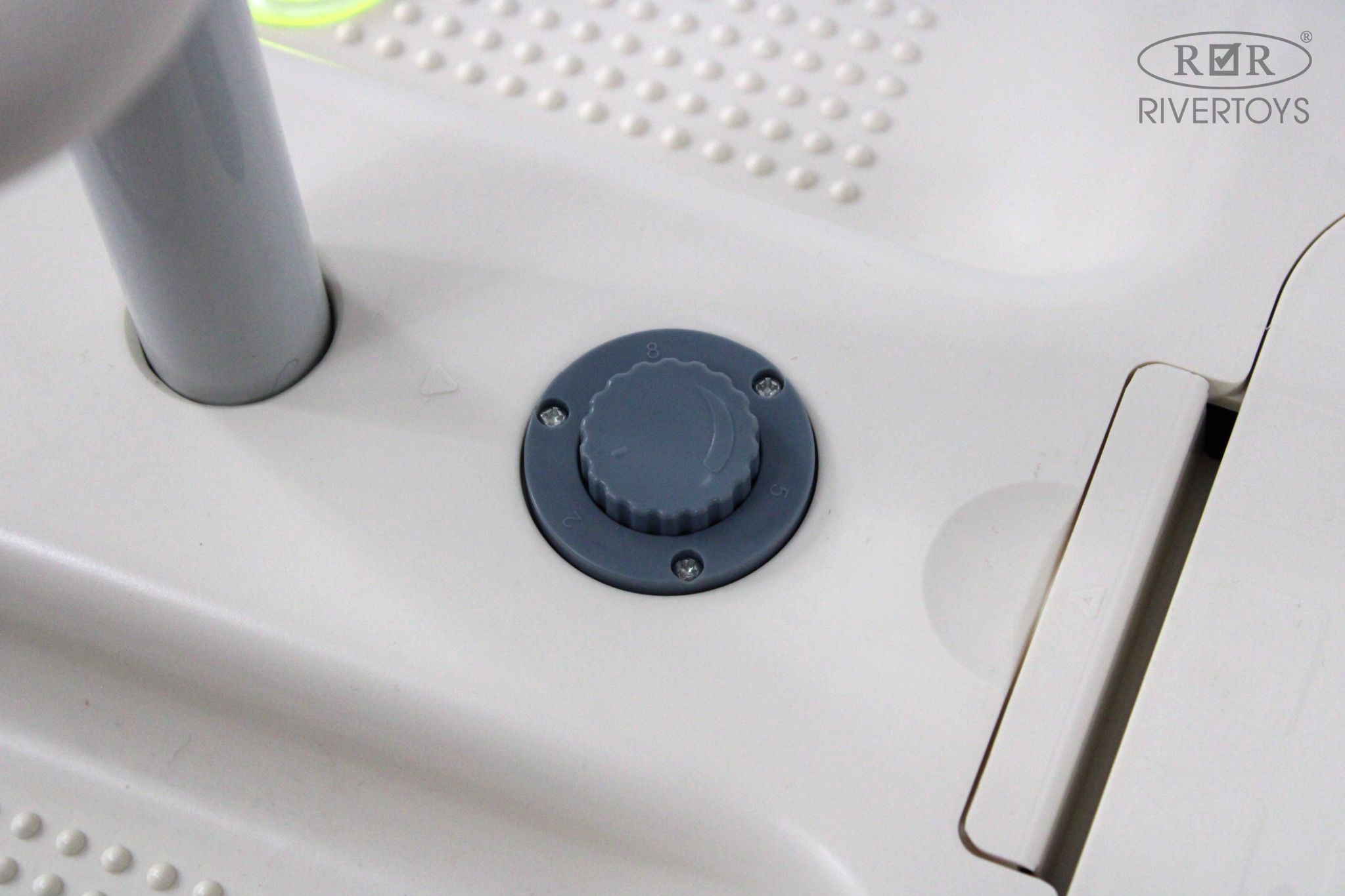 Электромобиль RIVERTOYS Y-01 BEIGE - фото 8