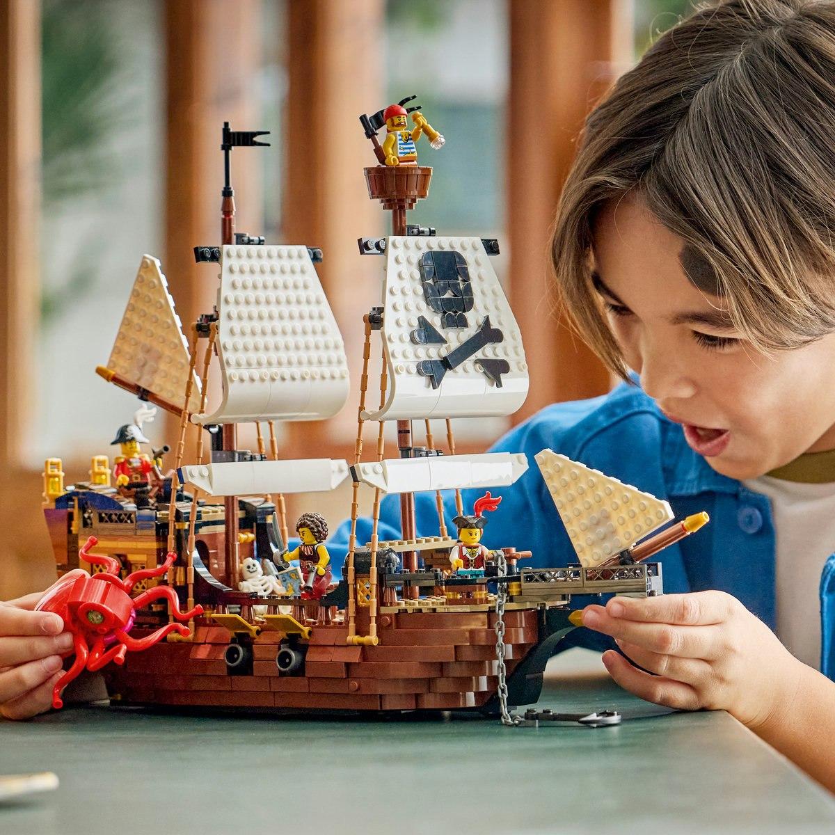 Конструктор LEGO Creator Знаменитый пиратский корабль 1074 дет. - фото 11
