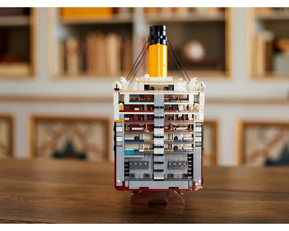 Конструктор LEGO Creator Expert 10294 9090 дет. - фото 20