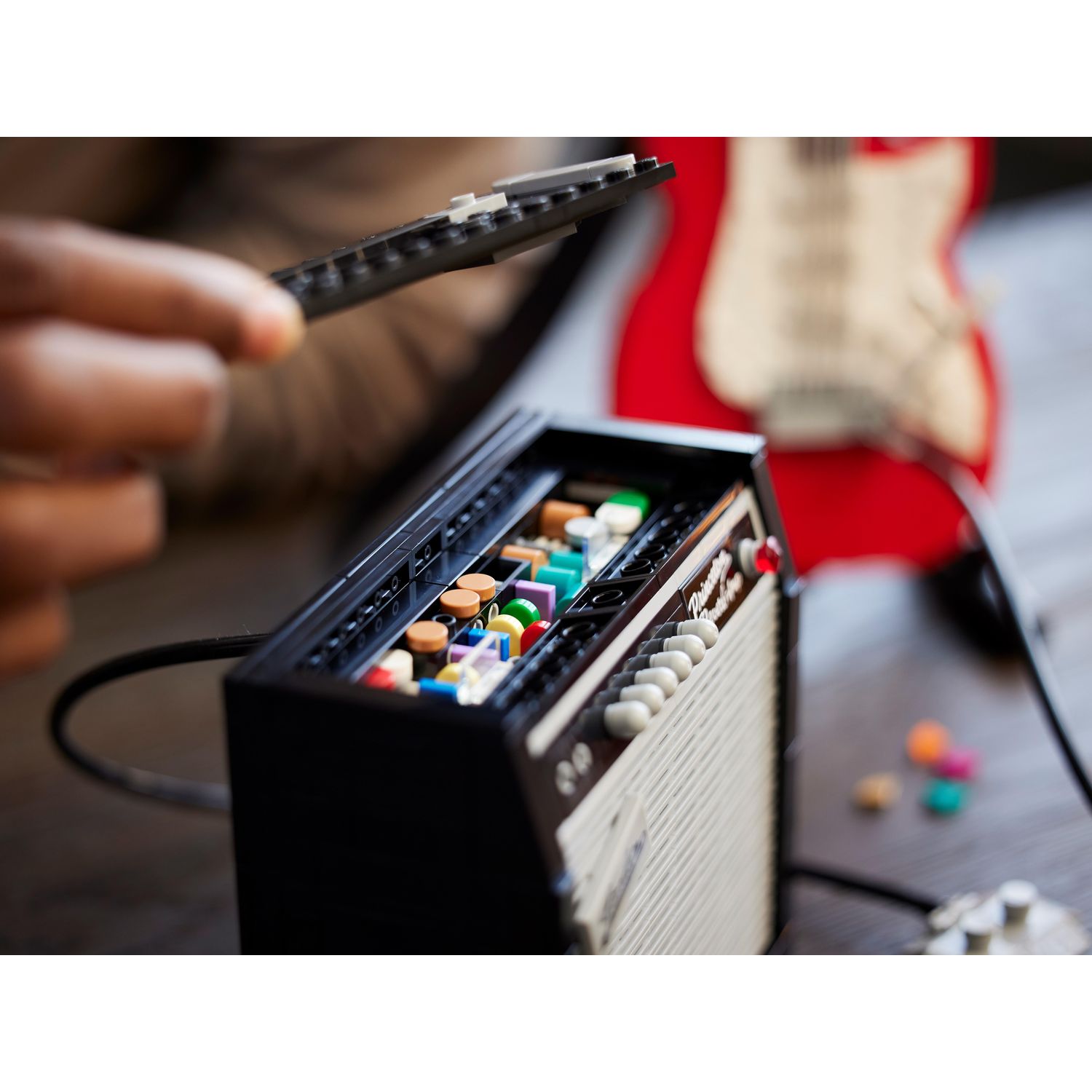 Конструктор LEGO Ideas Гитара Fender Stratocaster блочный - фото 15