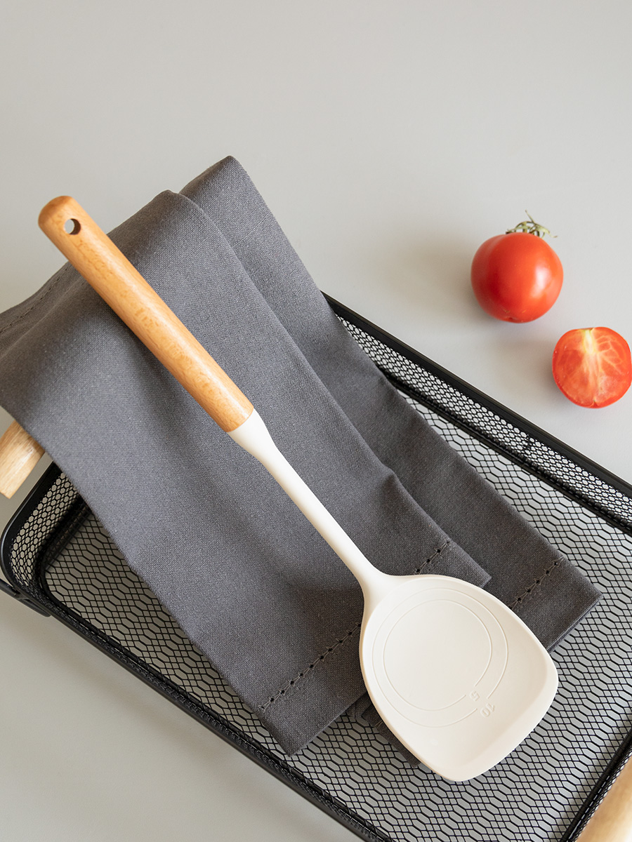 Лопатка кулинарная DeNASTIA Силвуд 33x8.5x4 см силикон бук молочный A000349 - фото 4