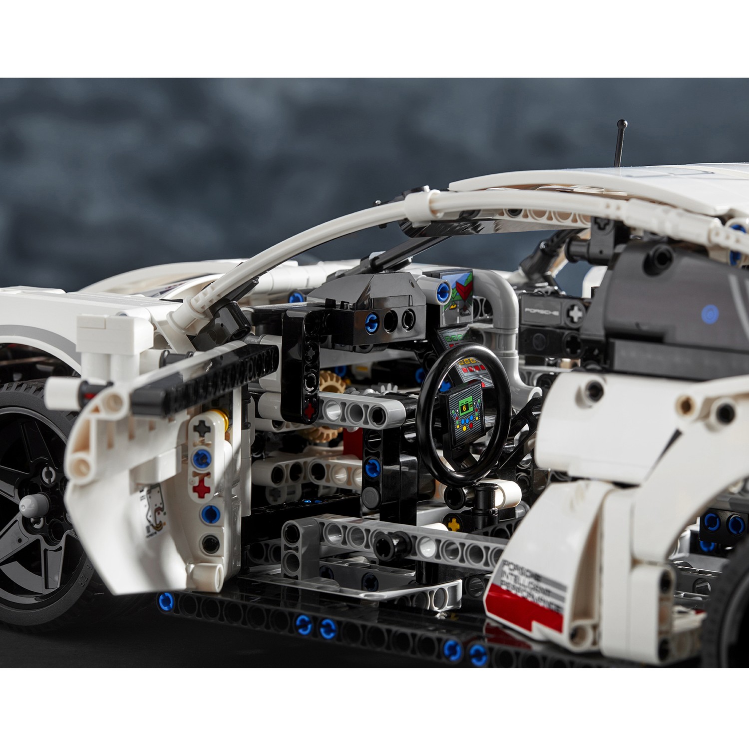 Конструктор LEGO Technic Porsche 911 RSR 1580 дет. - фото 8
