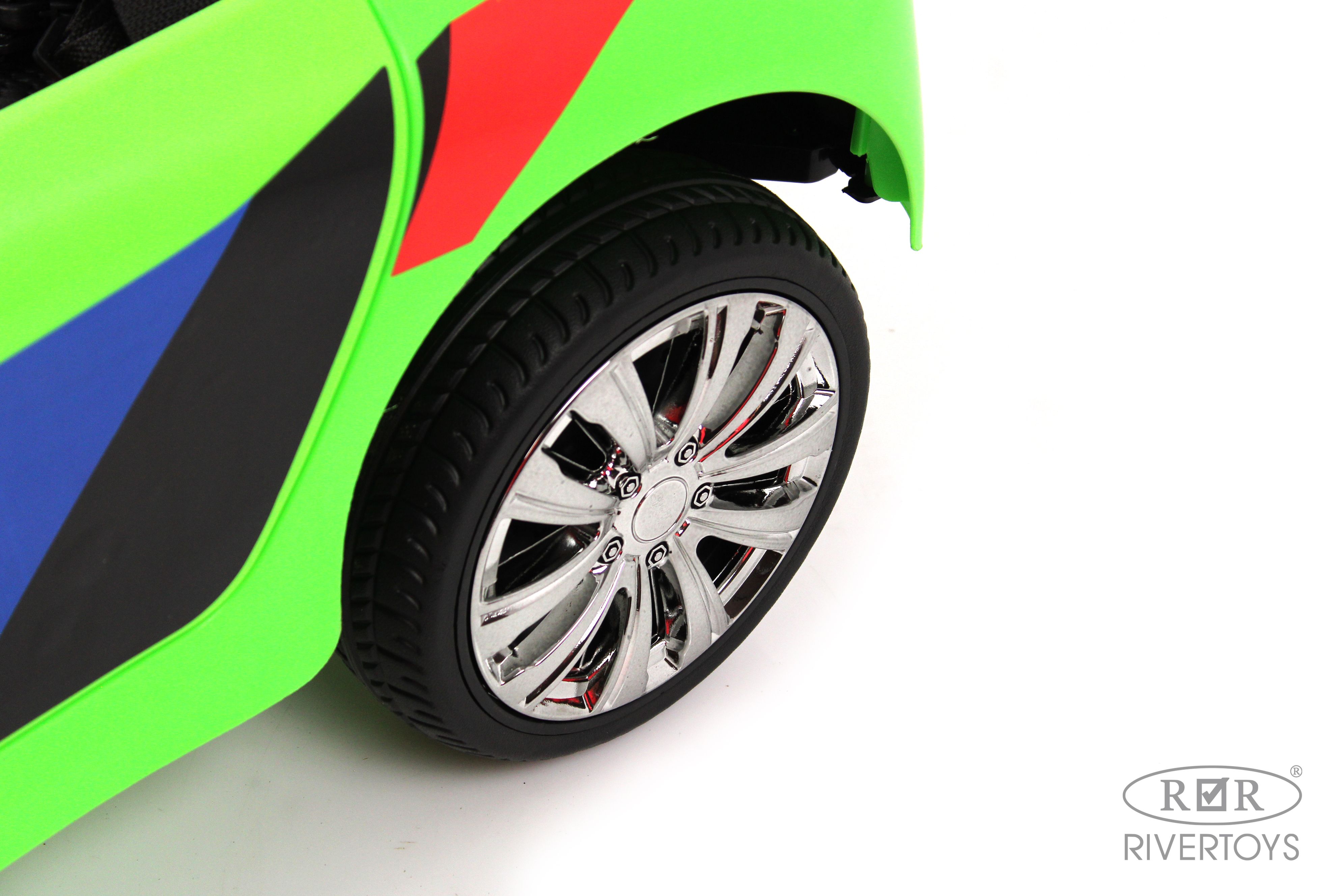 Электромобиль RIVERTOYS F444FF-GREEN С пультом ДУ - фото 12