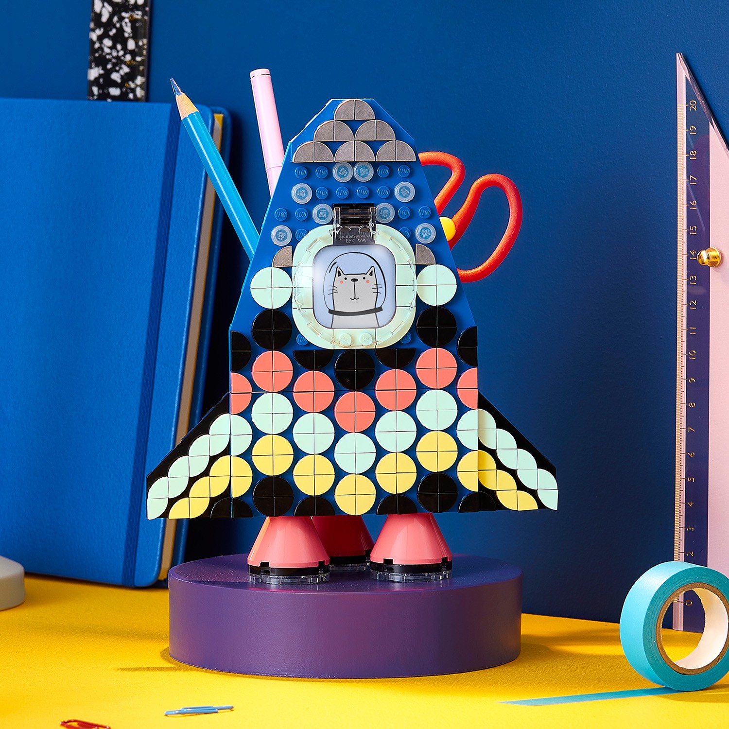 Конструктор LEGO DOTS Подставка для карандашей блочный - фото 8