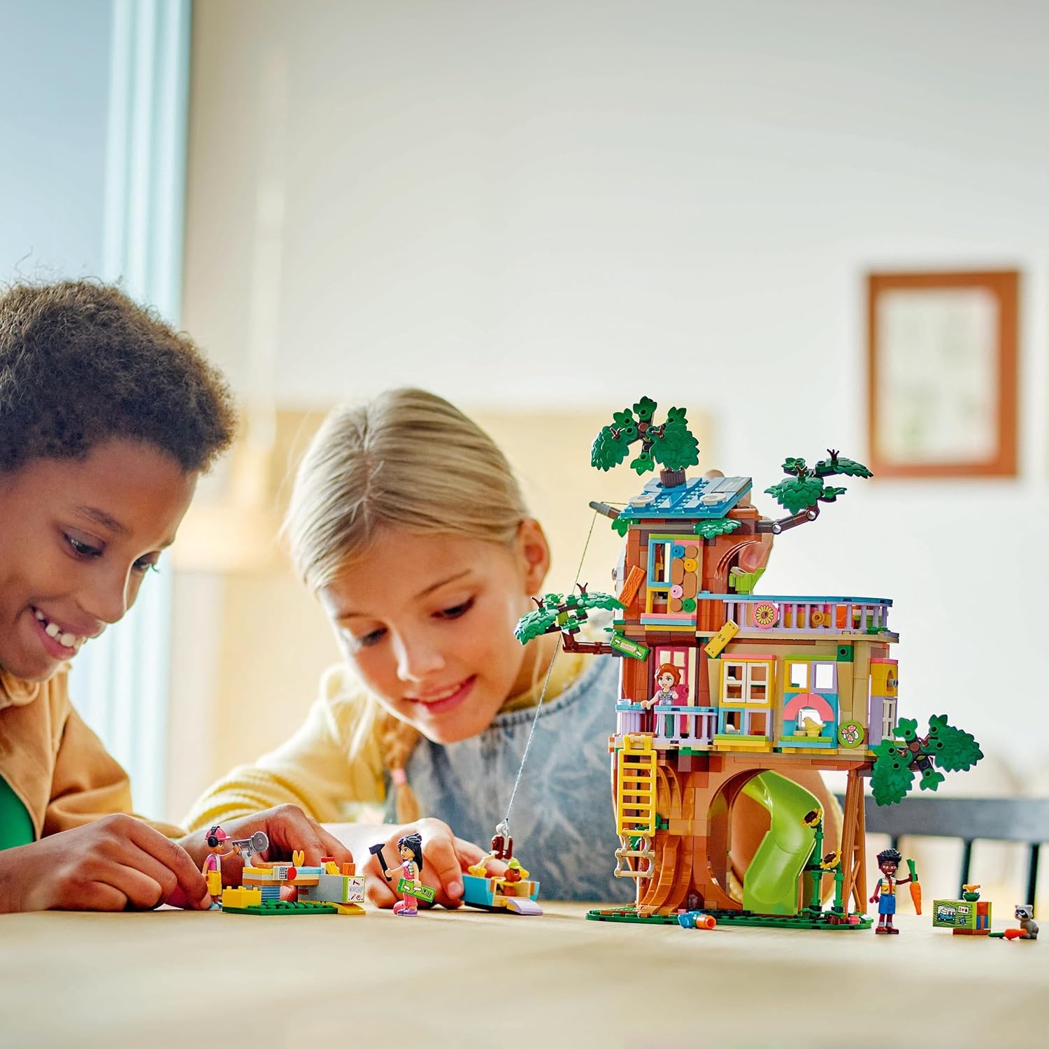 Конструктор LEGO Friends Вечеринка в домике на дереве 701 дет. - фото 7