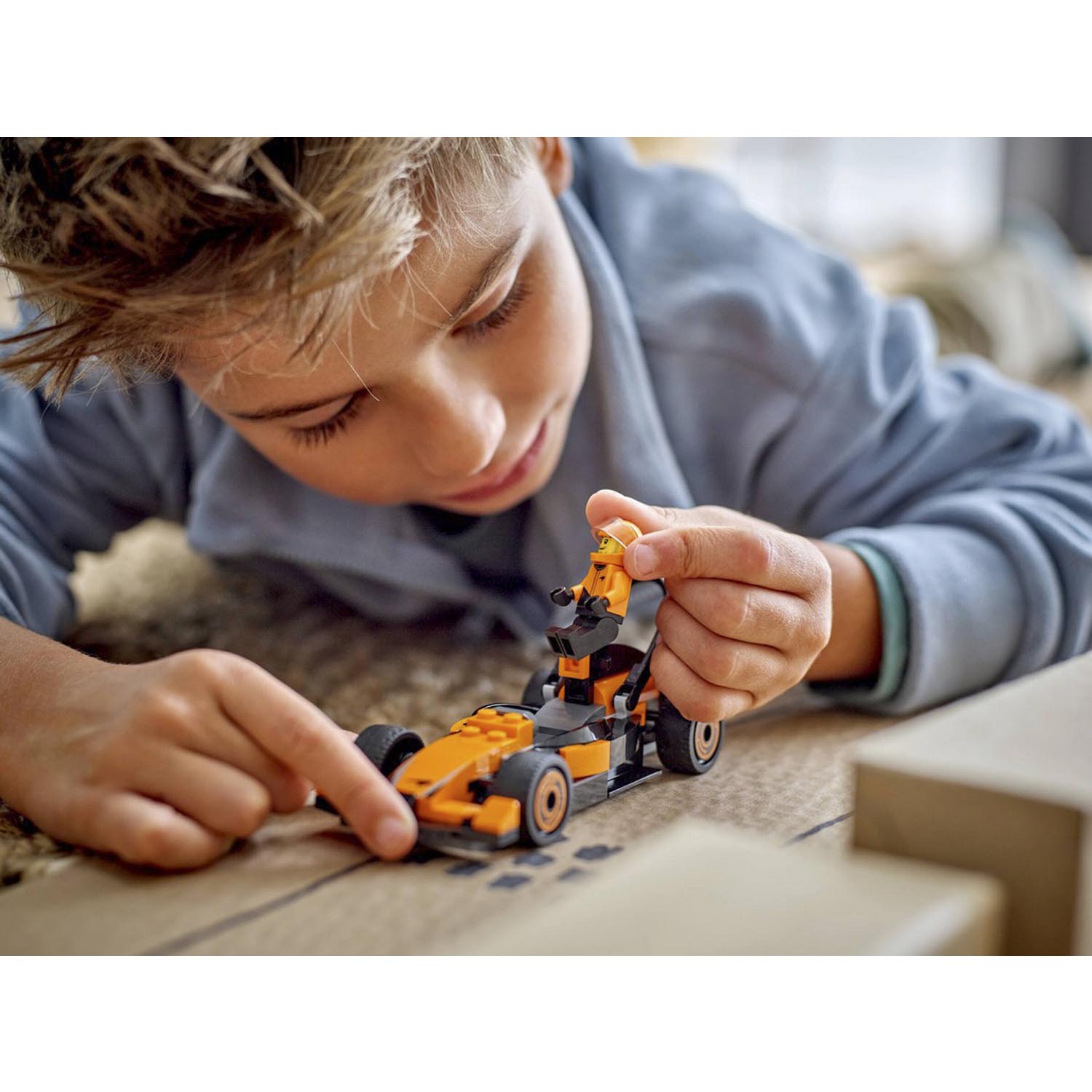 Конструктор LEGO City Гонщик и McLaren 86 дет. - фото 7