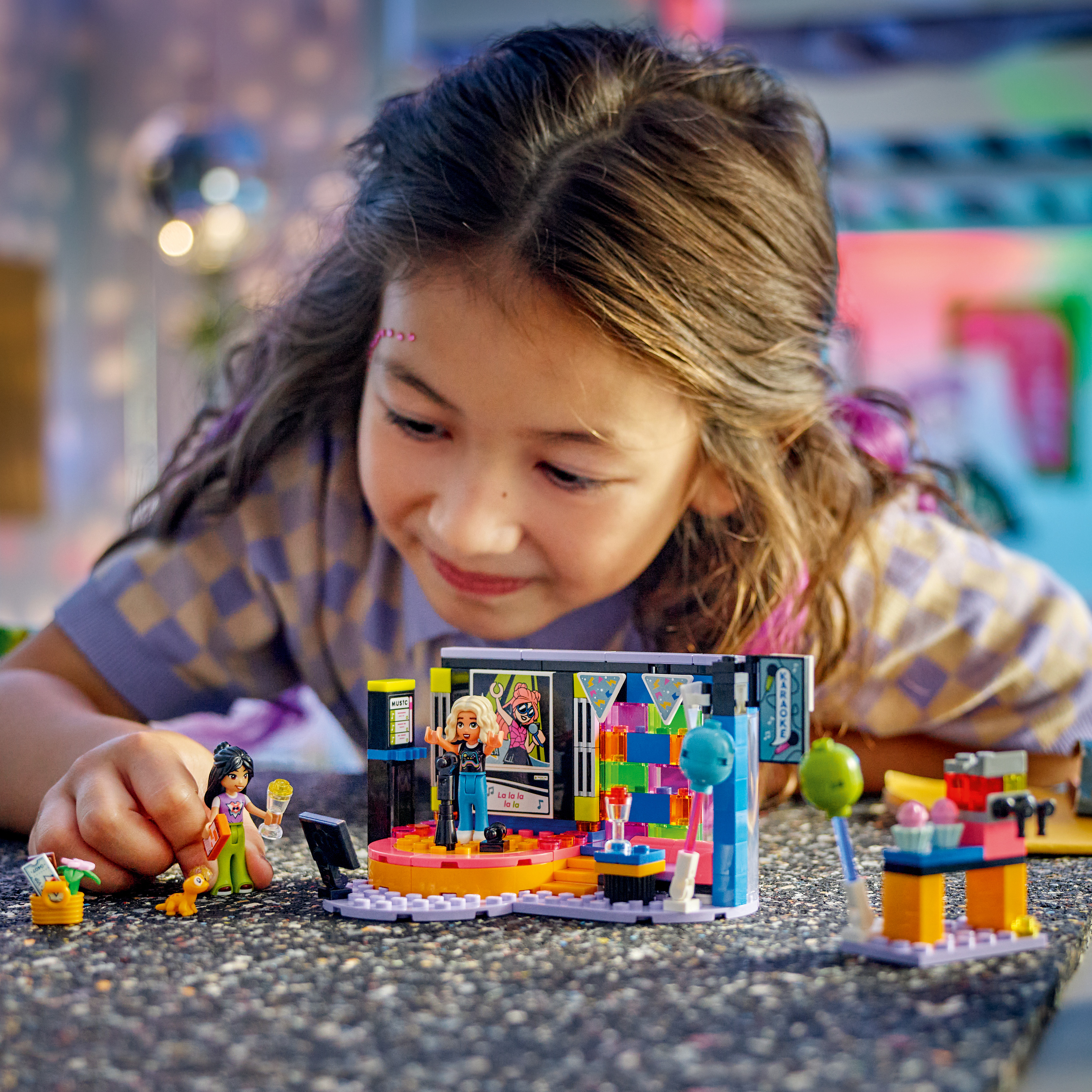Конструктор LEGO Friends Караоке музыкальная вечеринка блочный - фото 6