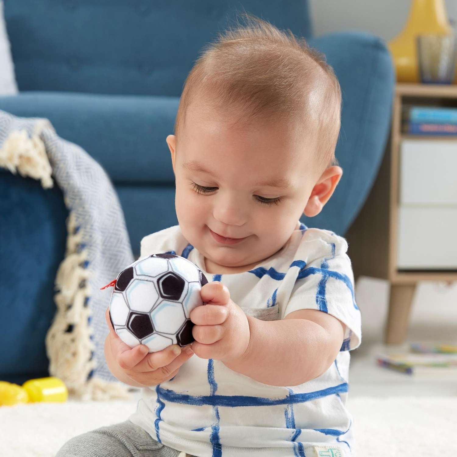 Прорезыватель Fisher Price Футболист - фото 9