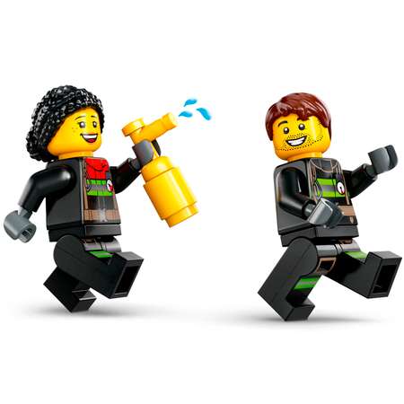 Конструктор LEGO City Пожарная машина с лестницей 82 дет.