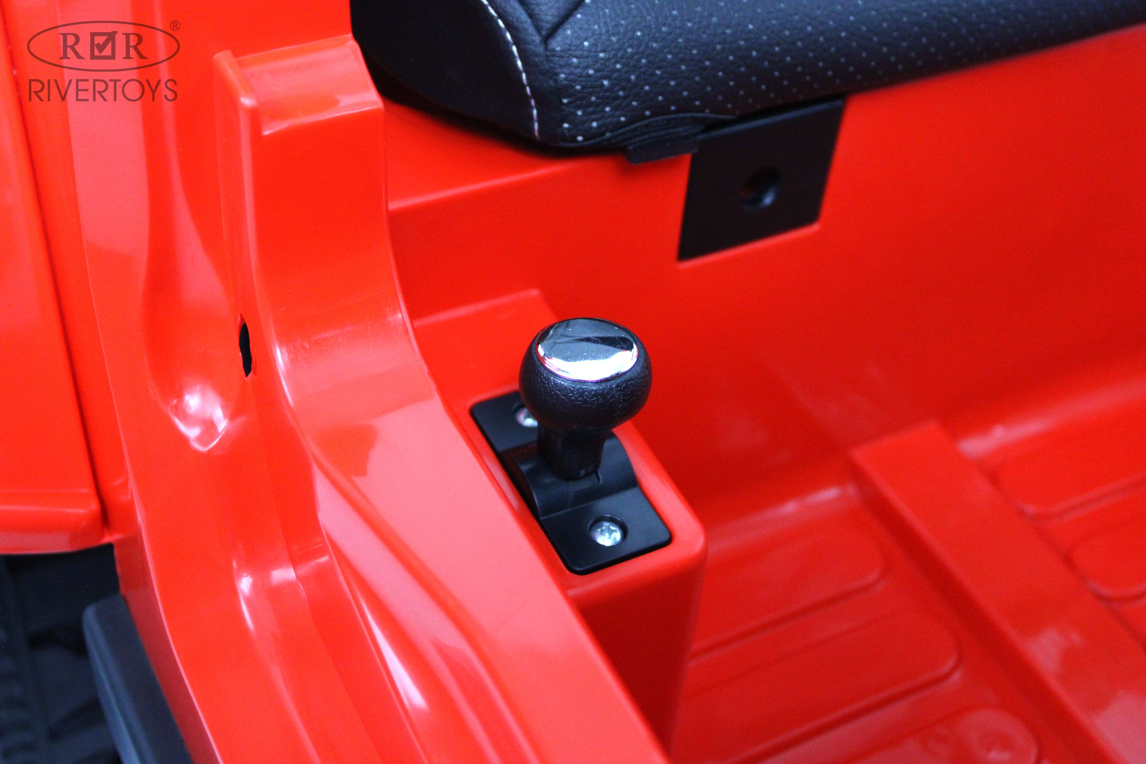 Электромобиль RIVERTOYS T222TT-4WD-RED С пультом ДУ - фото 27