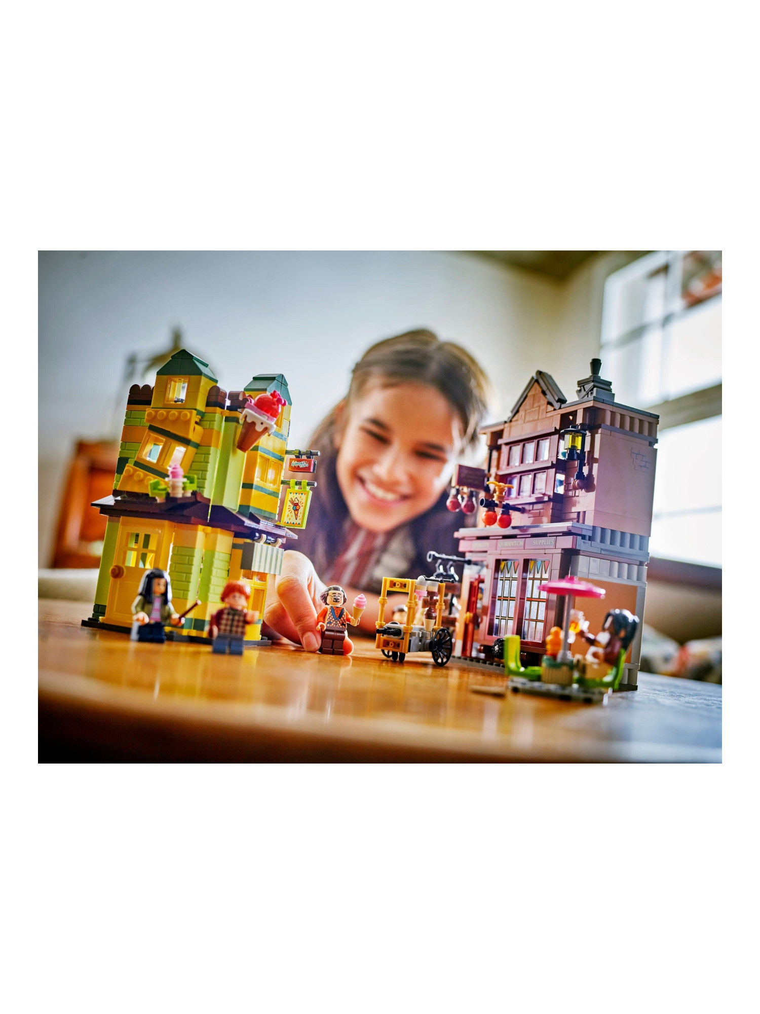 Конструктор LEGO Harry Potter Кафе с мороженым 795 дет. - фото 9