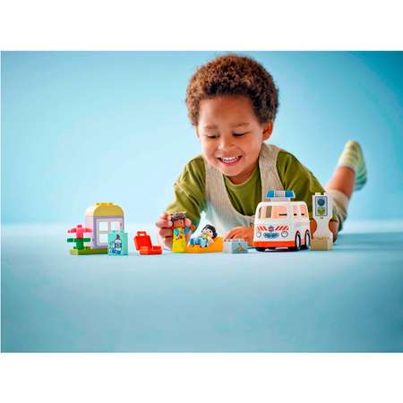 Конструктор LEGO DUPLO Скорая помощь и водитель 19 дет.