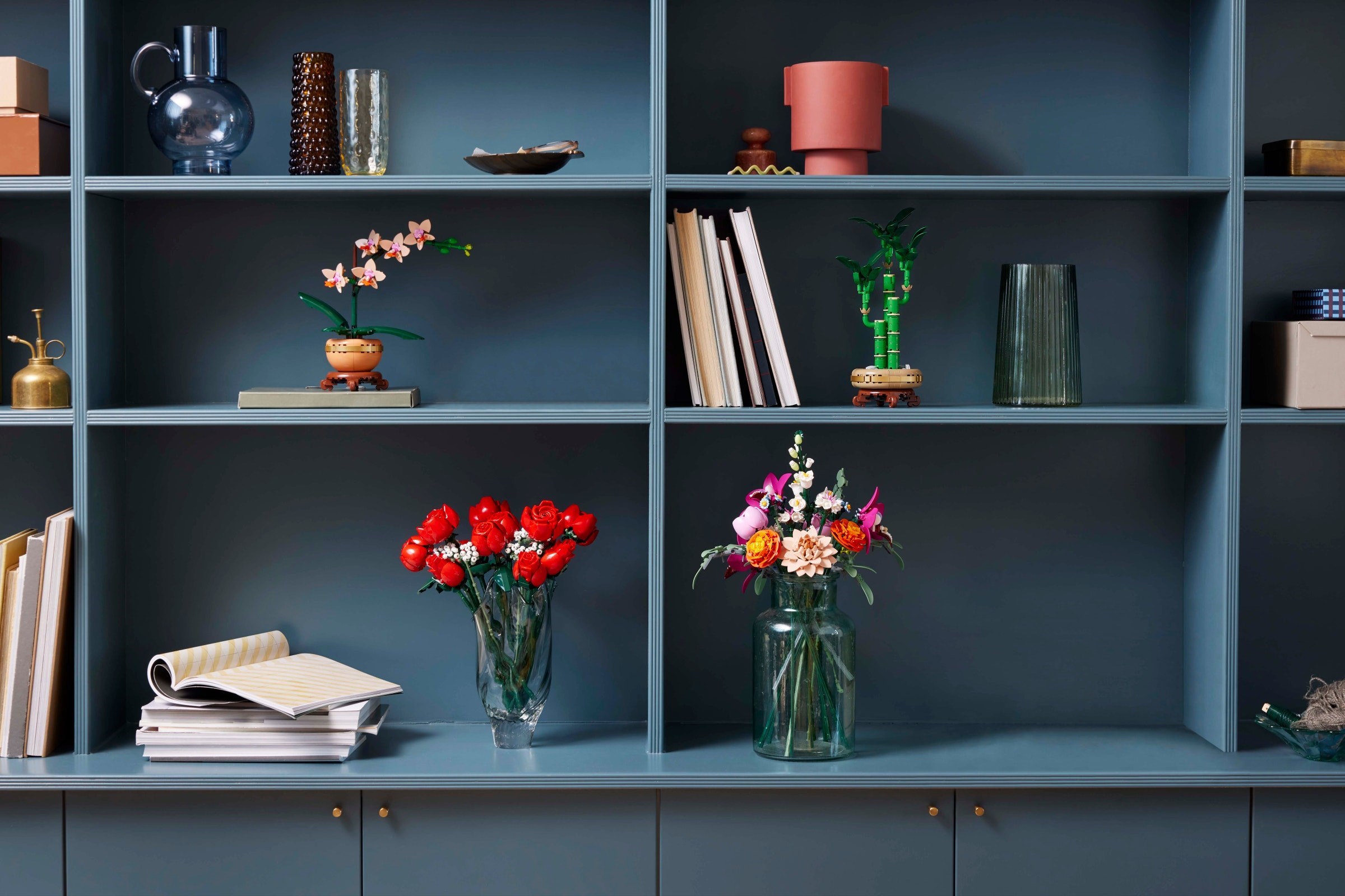 Конструктор LEGO Botanicals 10342 749 дет. - фото 3