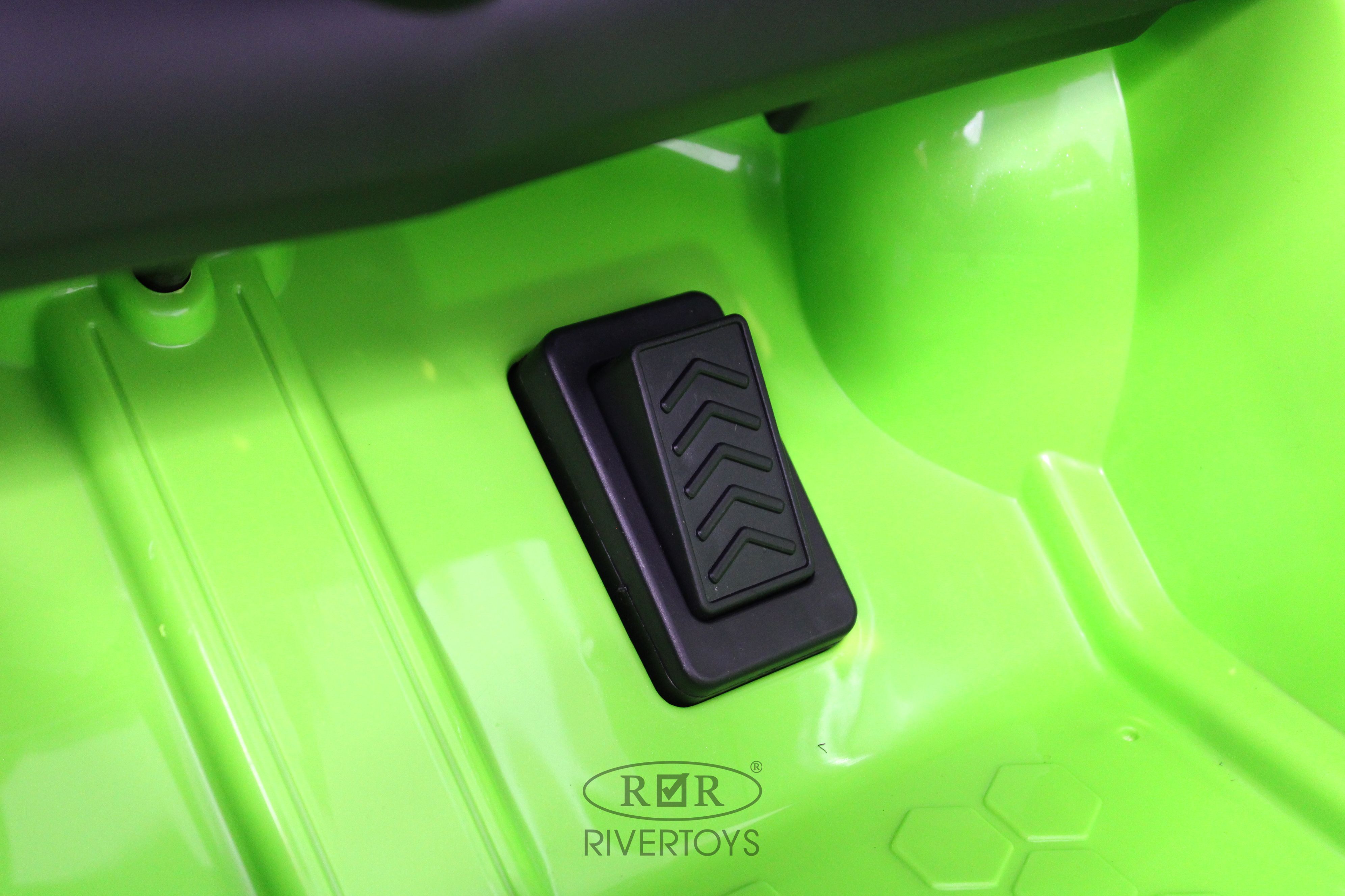 Электромобиль RIVERTOYS K888PX-GREEN С пультом ДУ - фото 24