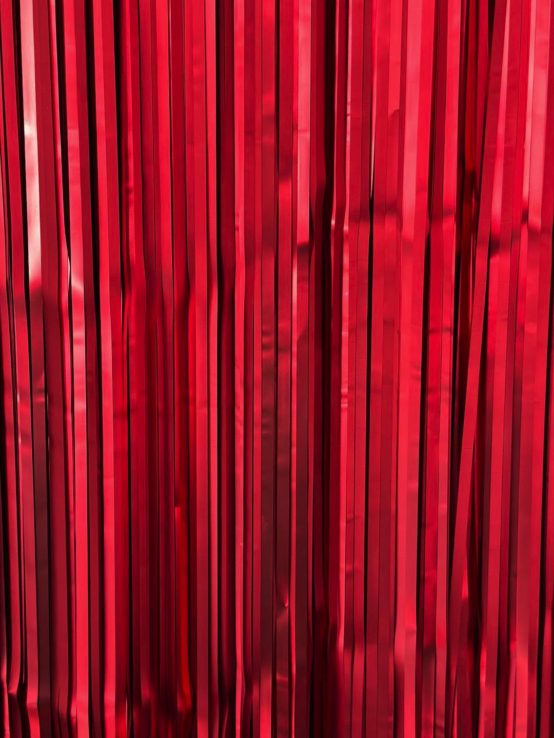 Дождик для фотозоны ZHIYU MENG матовый красный 2х1м 4 штуки - фото 2