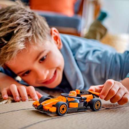 Конструктор LEGO City Гонщик и McLaren 86 дет.